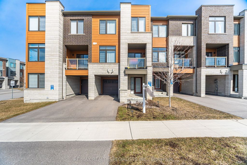 Photo of 162 Vantage Loop, Newmarket, ON L3X 0L2 (MLS # N12921604)