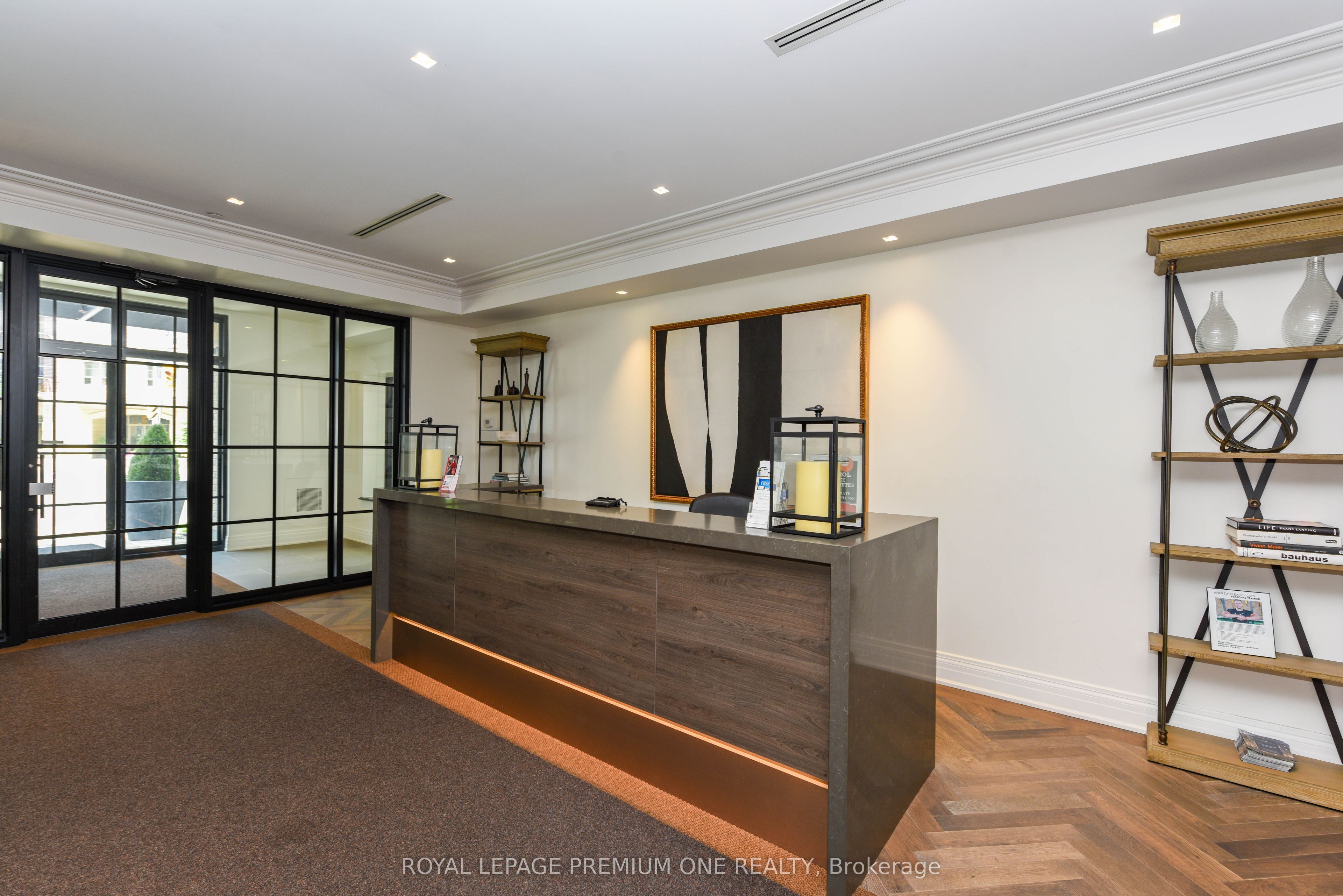 571 Prince Edward Drive N 207