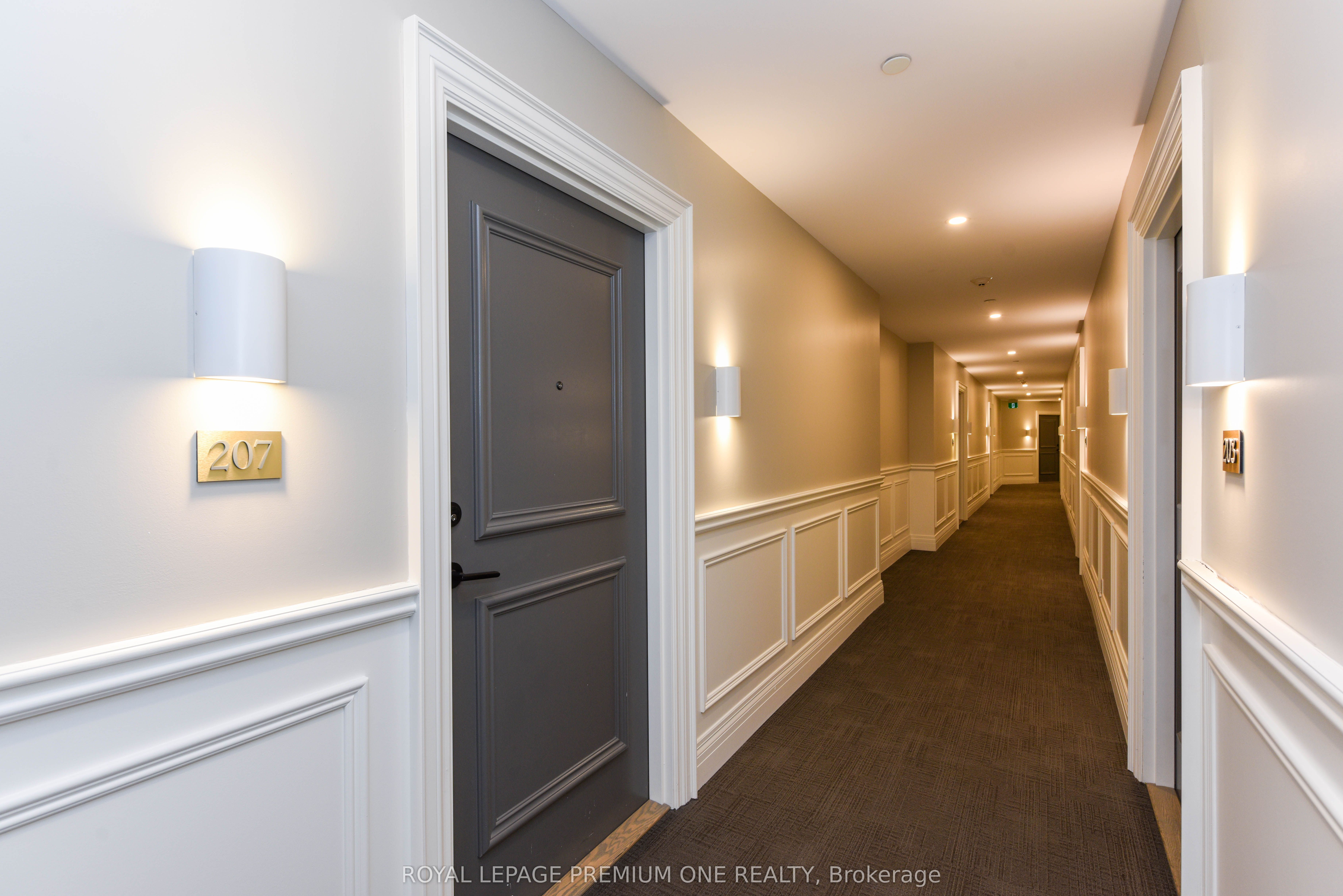 571 Prince Edward Drive N 207