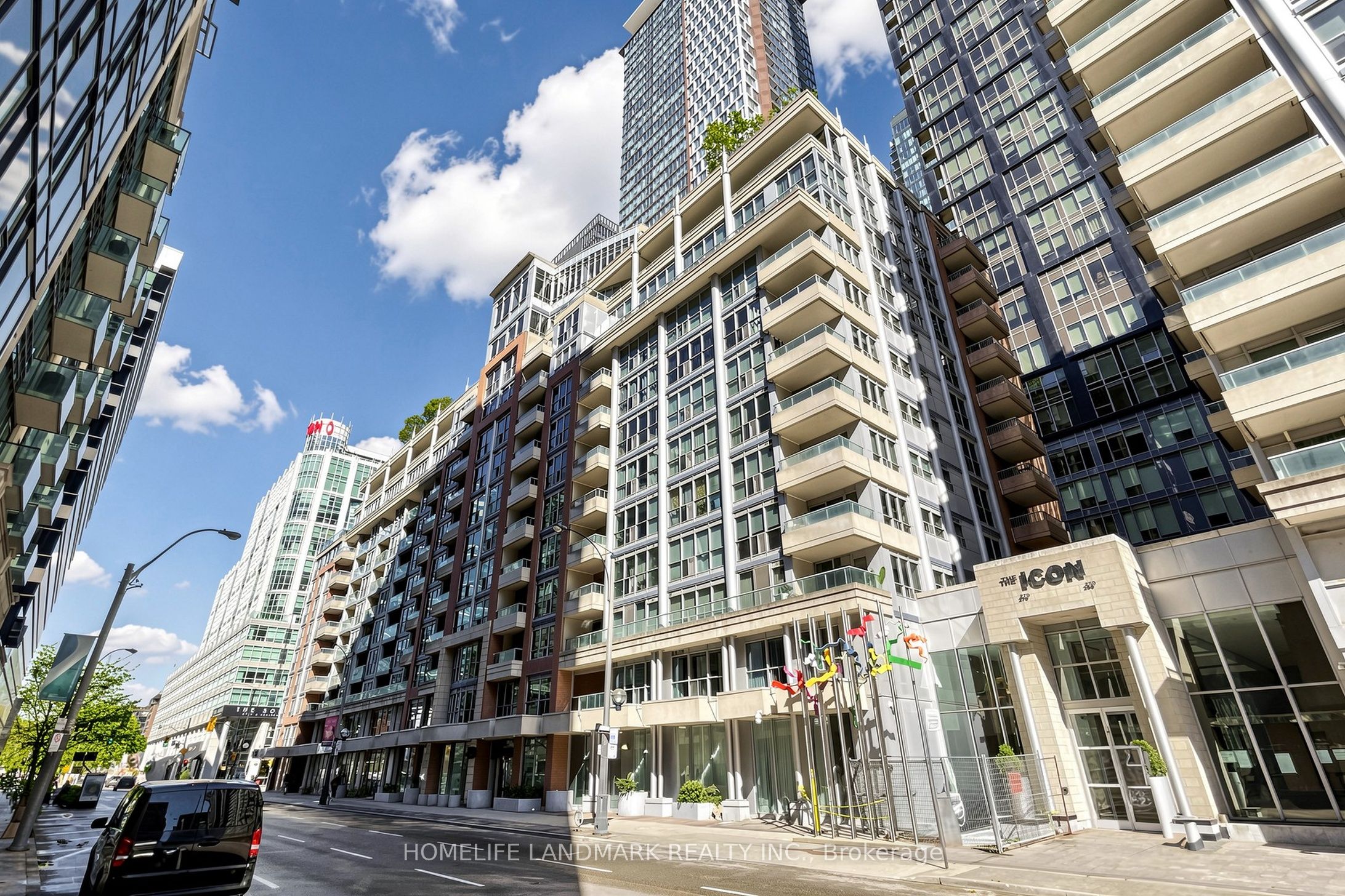 270 wellington Street W 1124