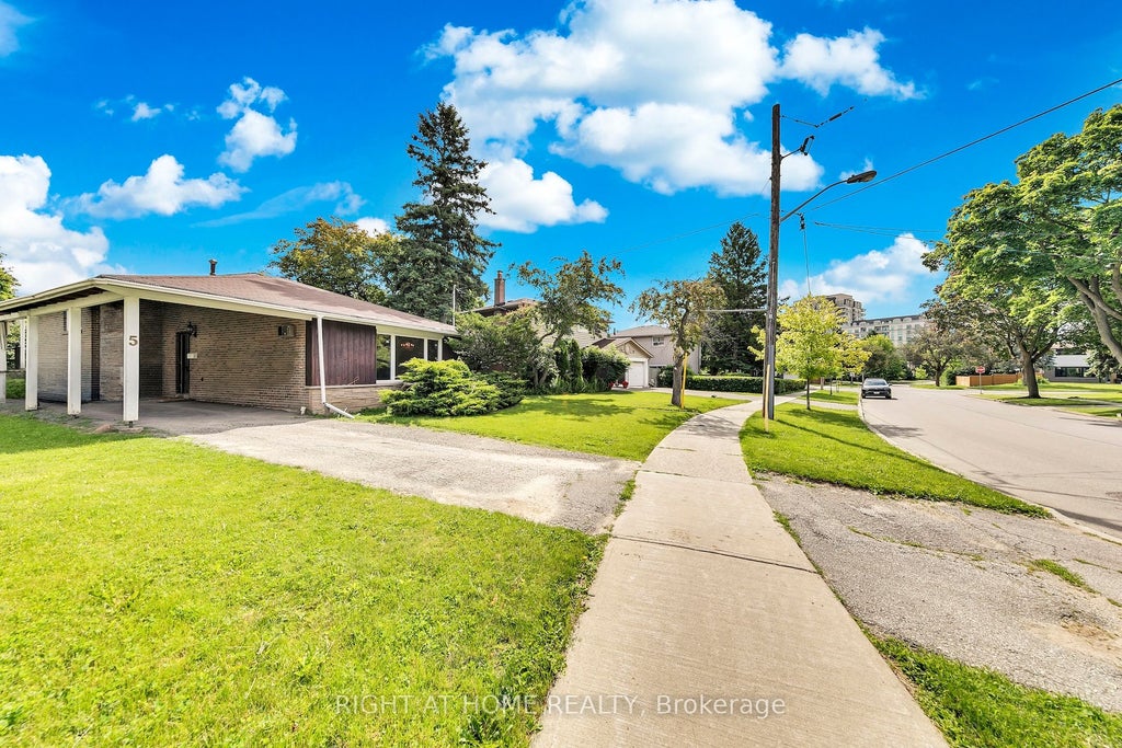 Photo of 5 Clareville Crescent, Toronto, ON M2J 2B9 (MLS # C13729902)
