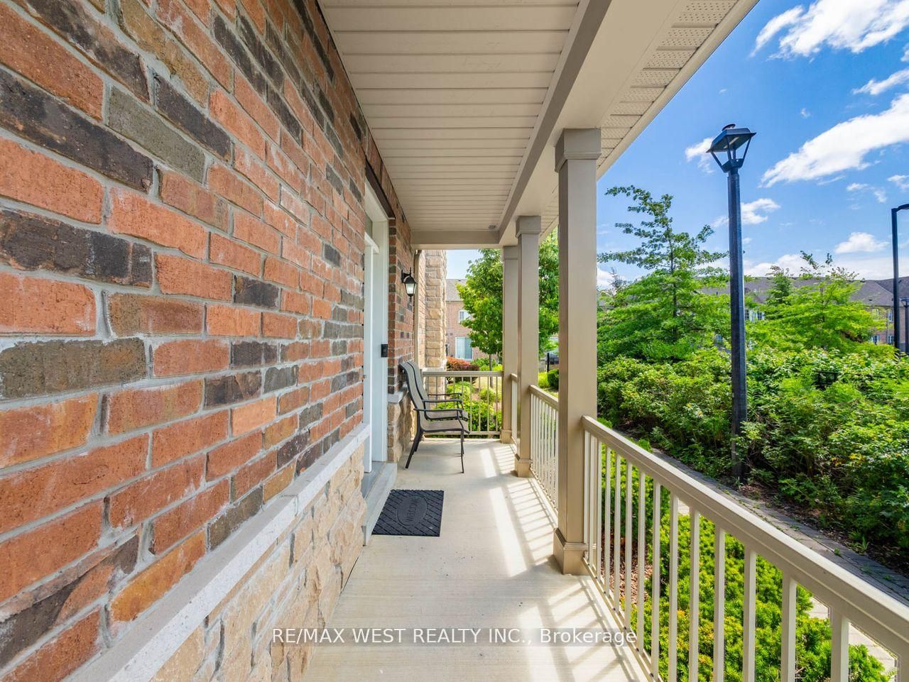 60 Utopia Way
