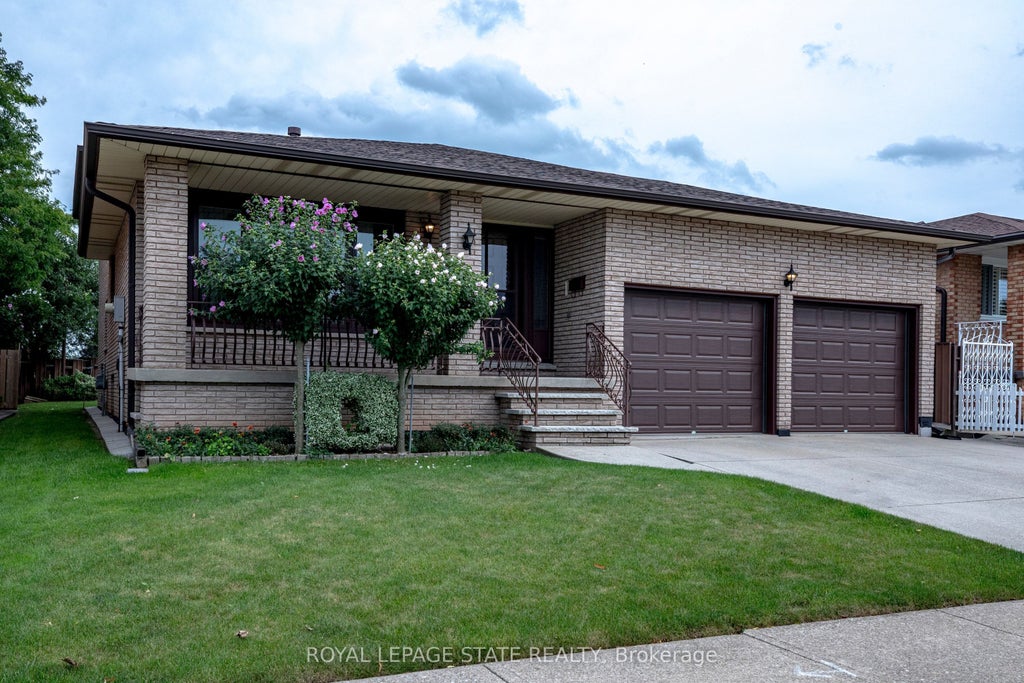 Photo of 72 Henley Drive, Hamilton, ON L8E 3Z6 (MLS # X13768052)