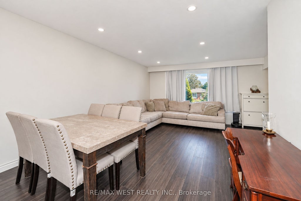 Photo of 218 Quetico Avenue, Oshawa, ON L1J 1G1 (MLS # E14032372)