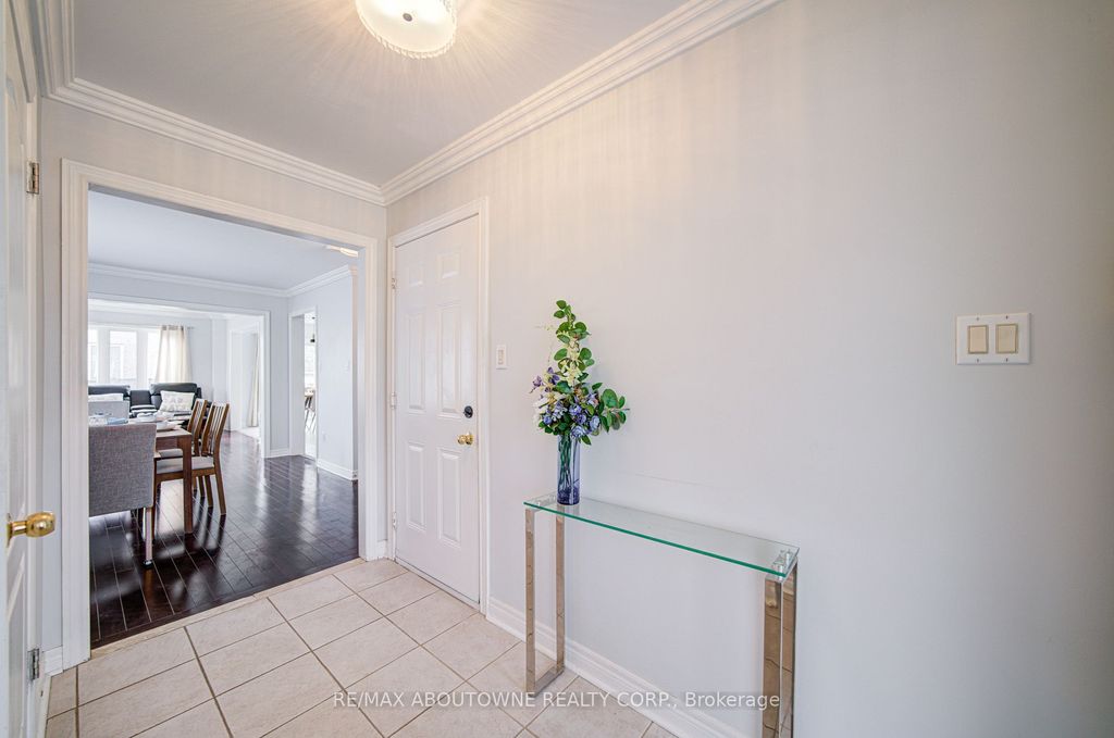 Photo of 404 Kittridge Road, Oakville, ON L6H 7K6 (MLS # W12548892)