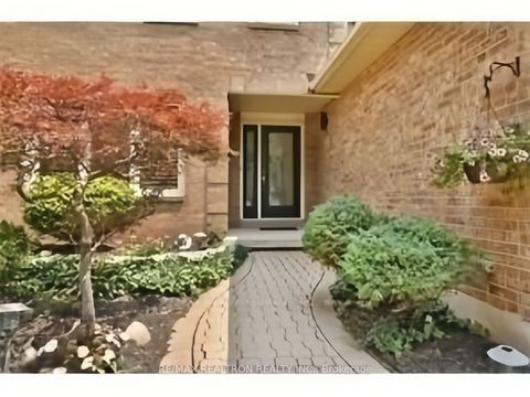 1119 Notley Crescent Oakville ON L6M 1H4
