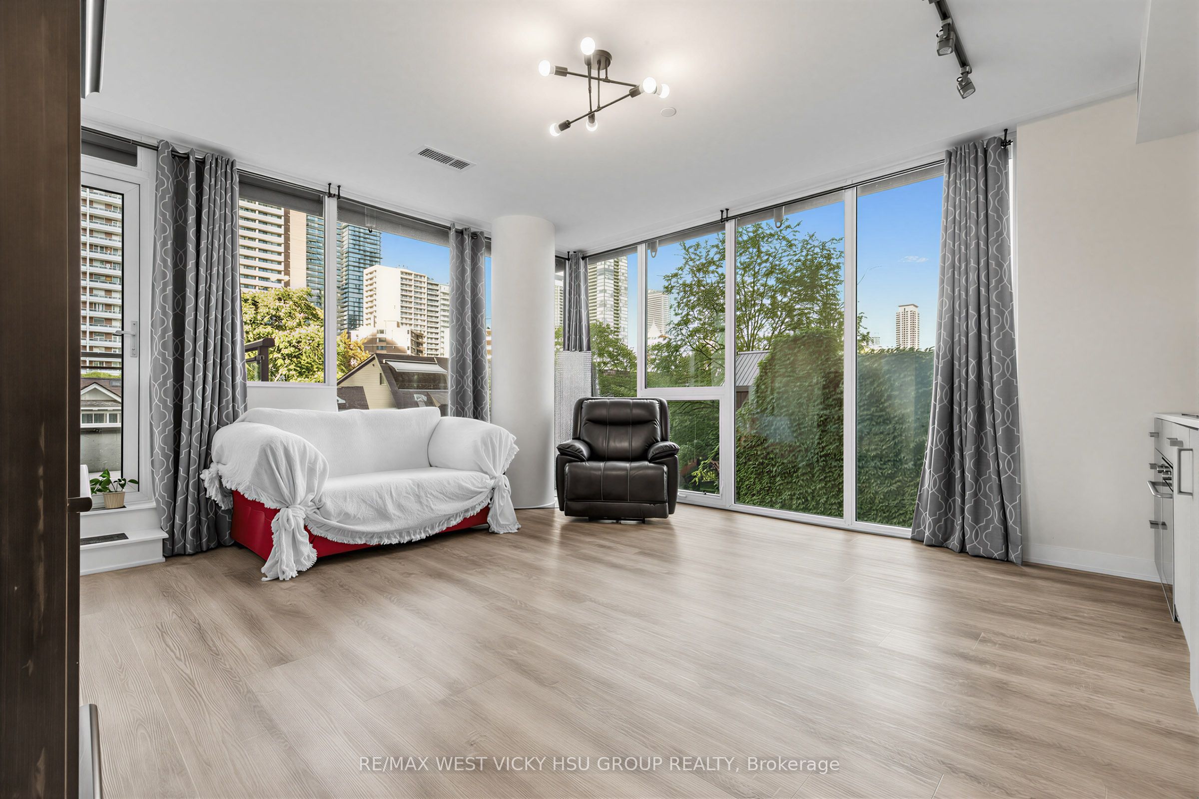 17 Dundonald Street 305