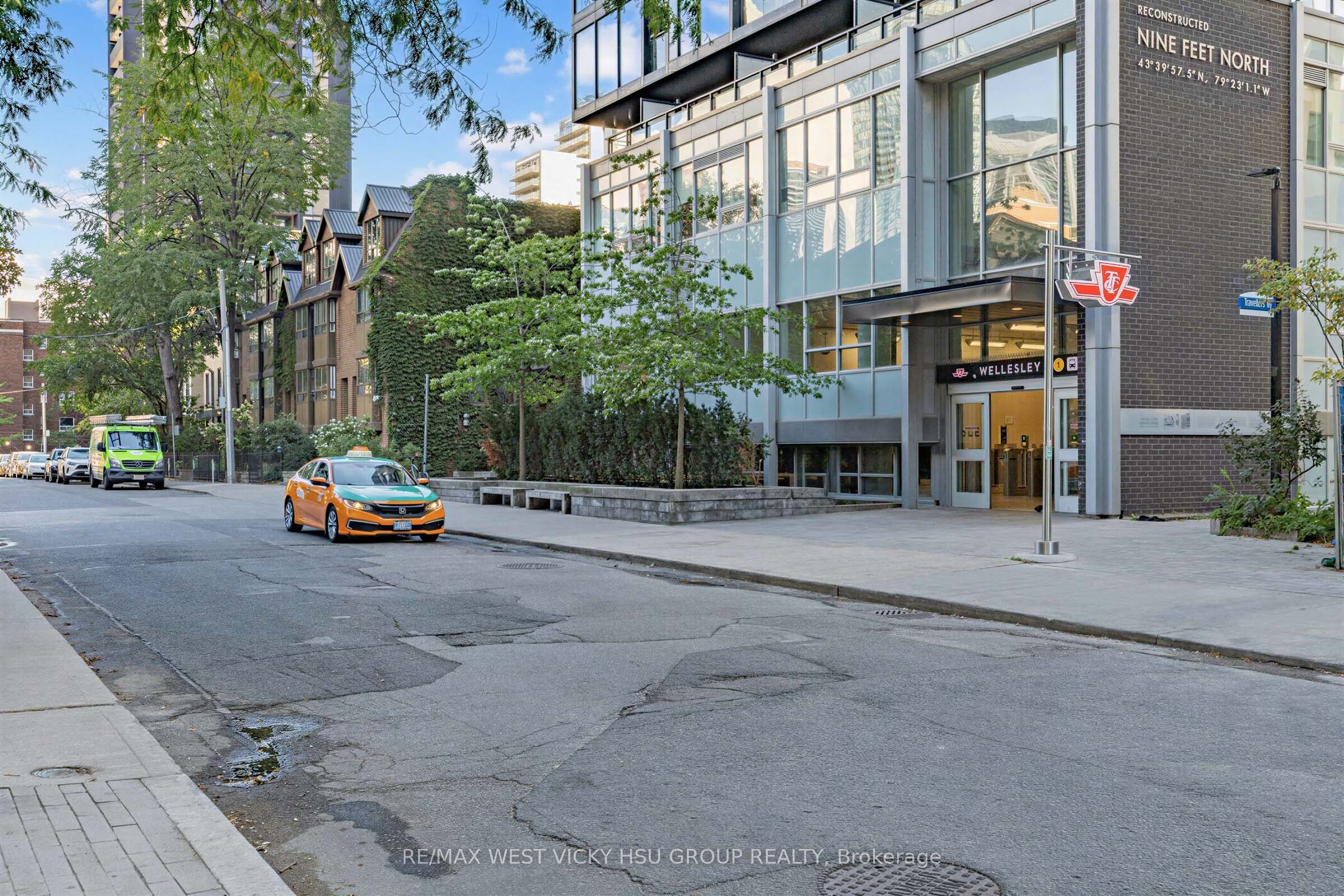 17 Dundonald Street 305