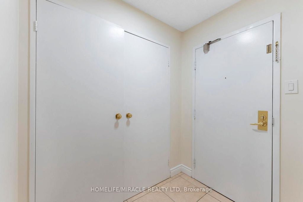 Photo of 3700 Kaneff Crescent #202, Mississauga, ON L5A 4B8 (MLS # W12733990)