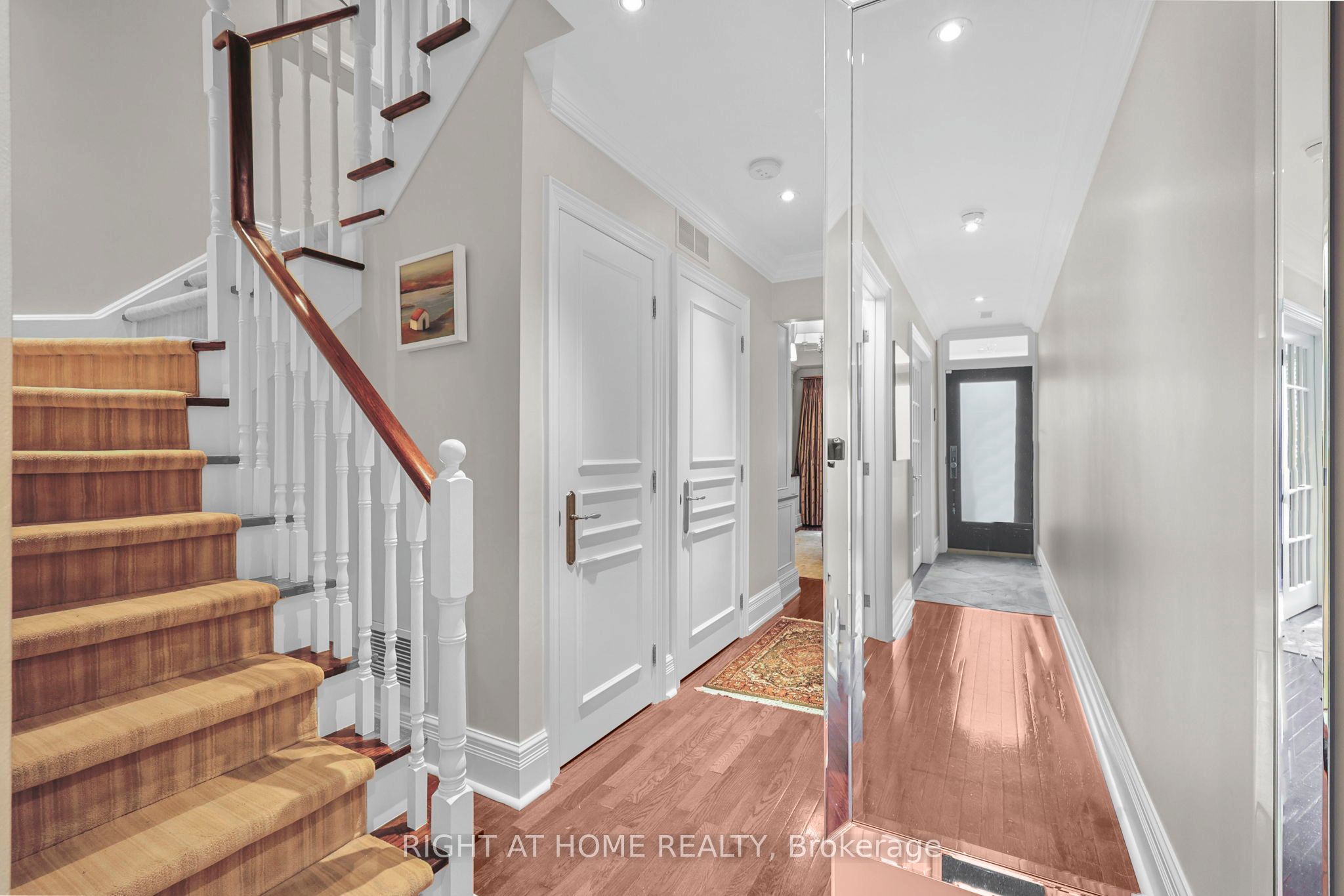 636 Wellington Street W