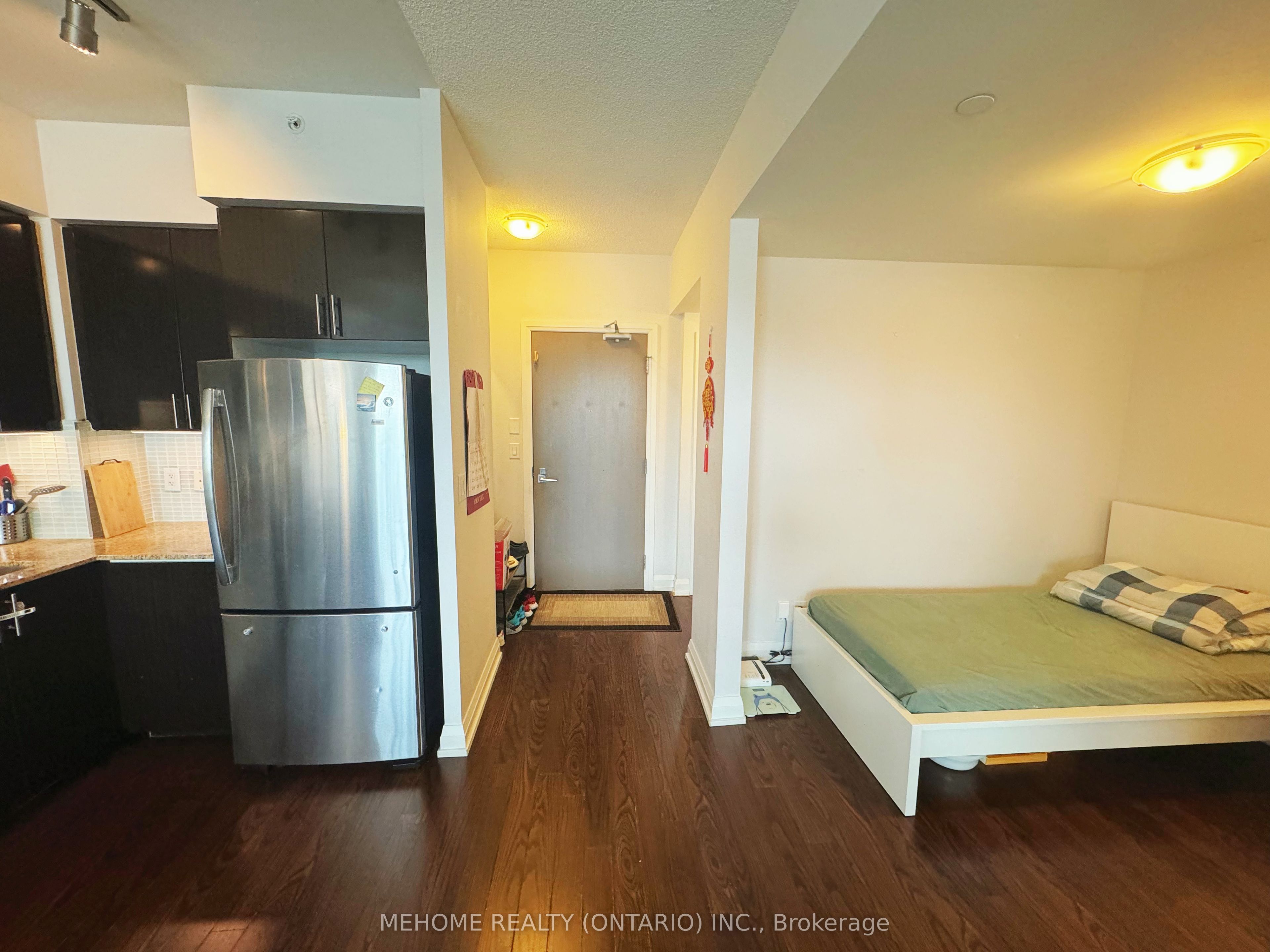 7167 Yonge Street 201