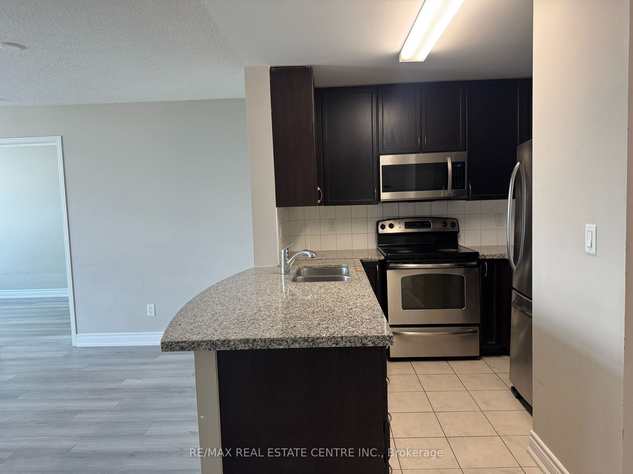 4900 Glen Erin Drive Ph07