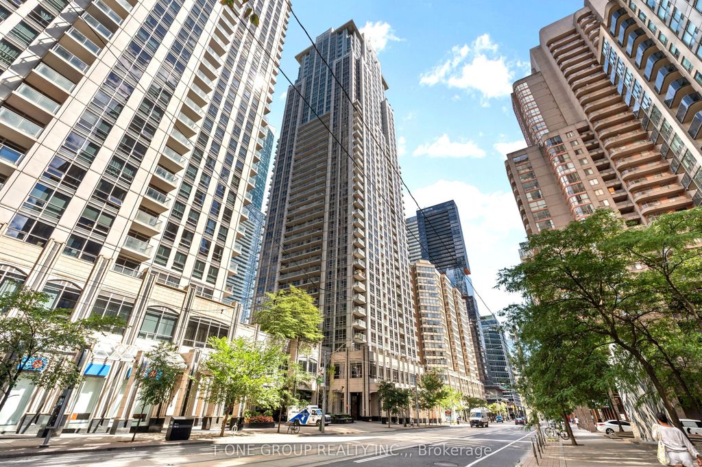 Photo of 761 Bay Street #605, Toronto, ON M5G 2R2 (MLS # C12433584)