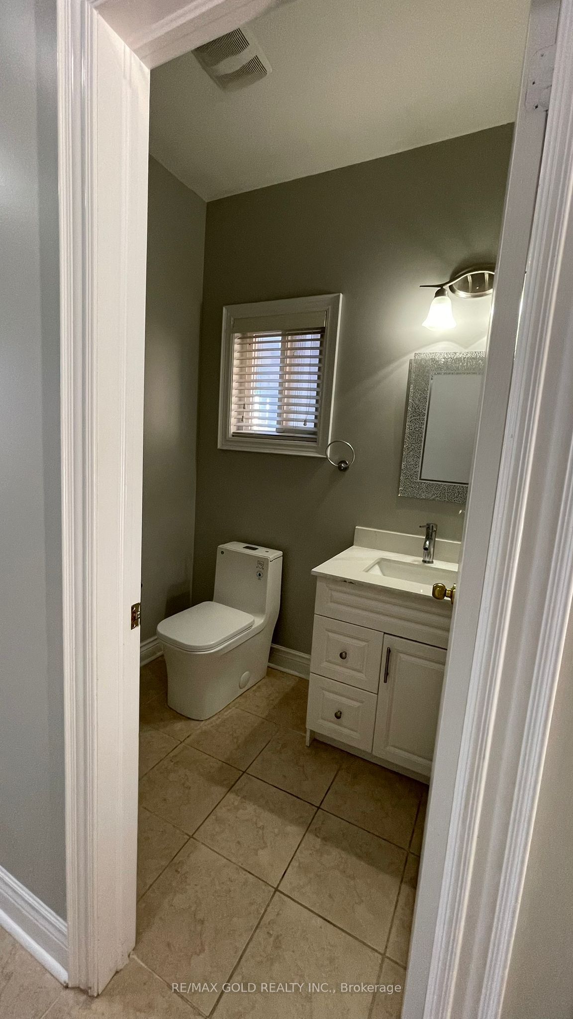 98 Everingham Circle Upper