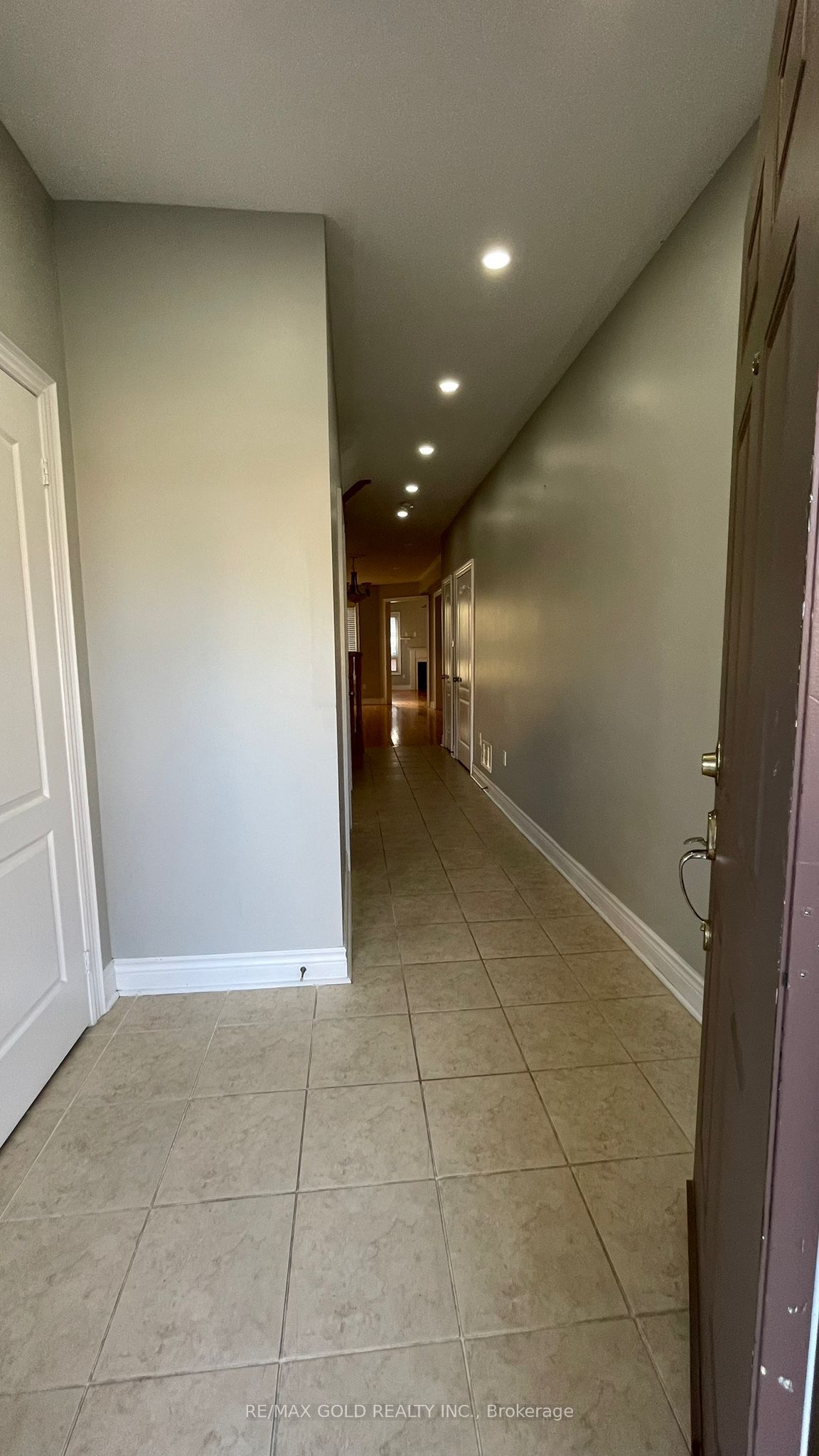 98 Everingham Circle Upper