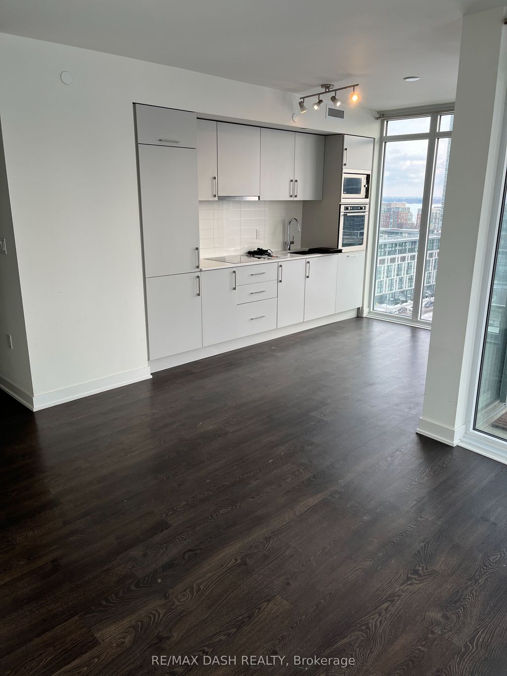 Photo of 27 Bathurst Street #806W, Toronto, ON M5V 0R1 (MLS # C12883124)