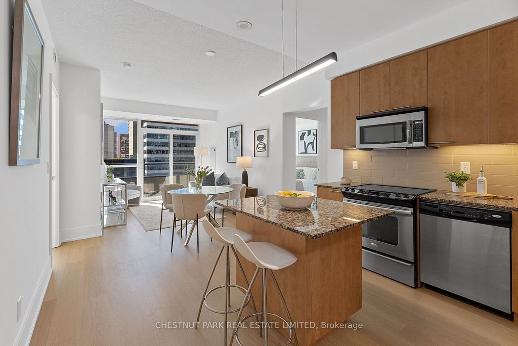 Photo of 70 Roehampton Avenue #719, Toronto, ON M4P 1R2 (MLS # C12440066)
