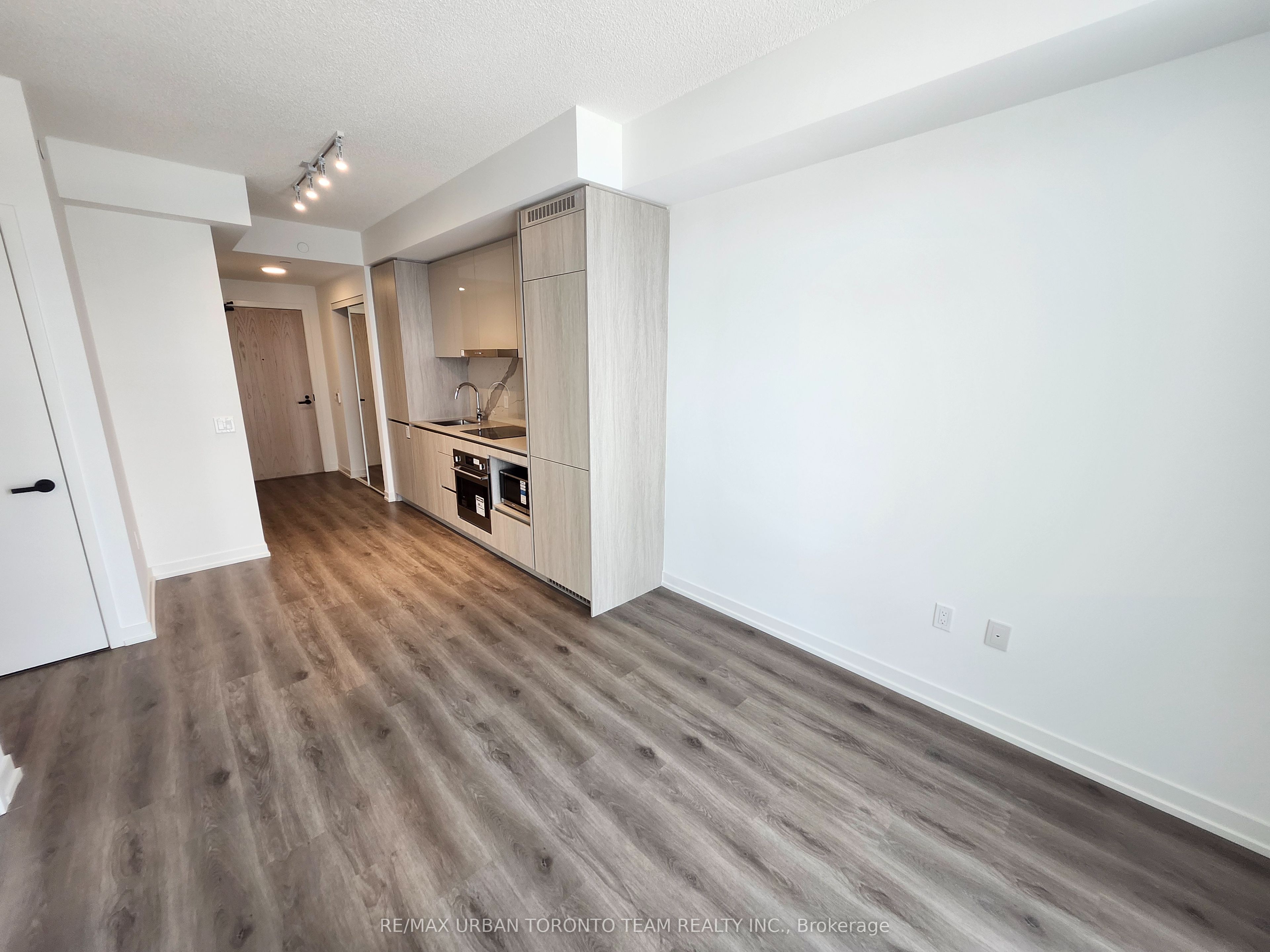 28 Interchange Way 521