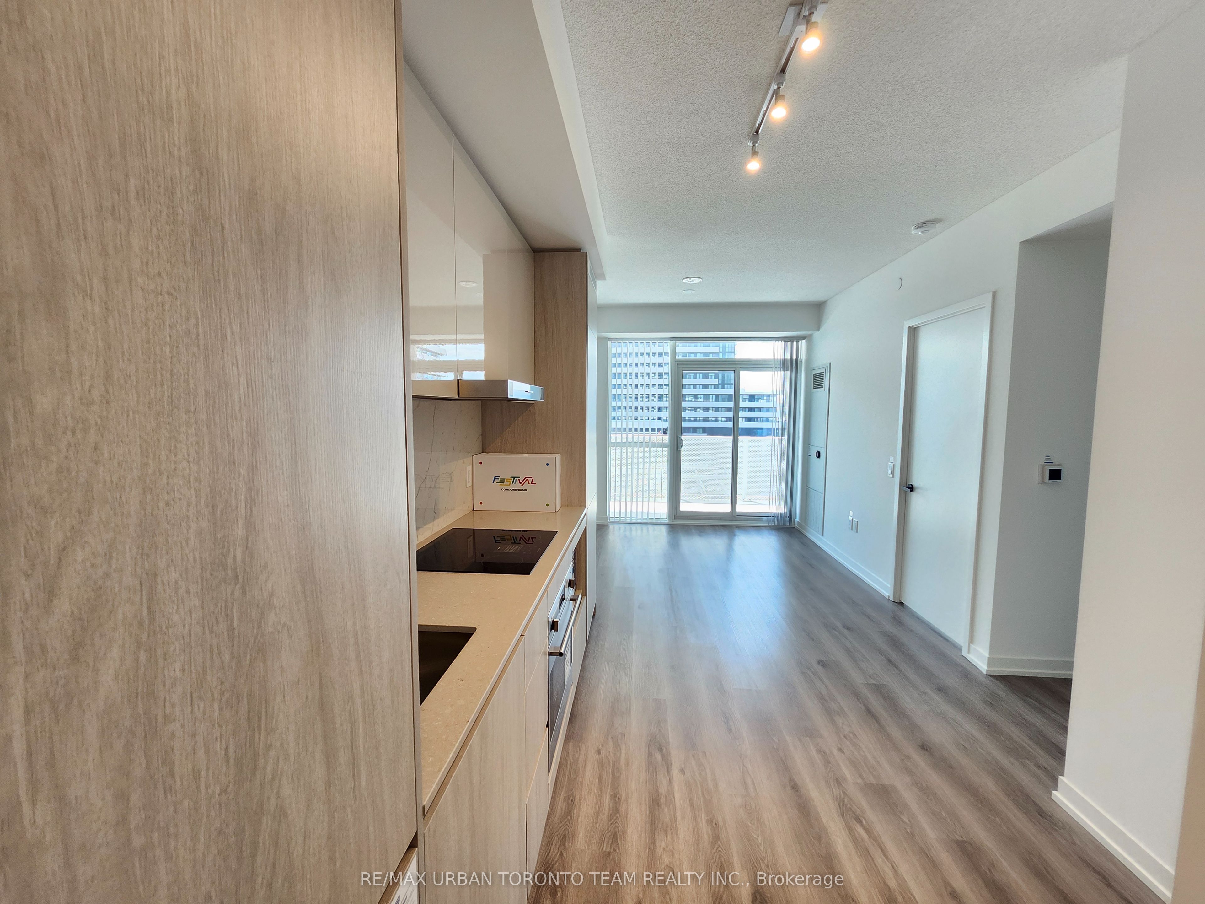 28 Interchange Way 521