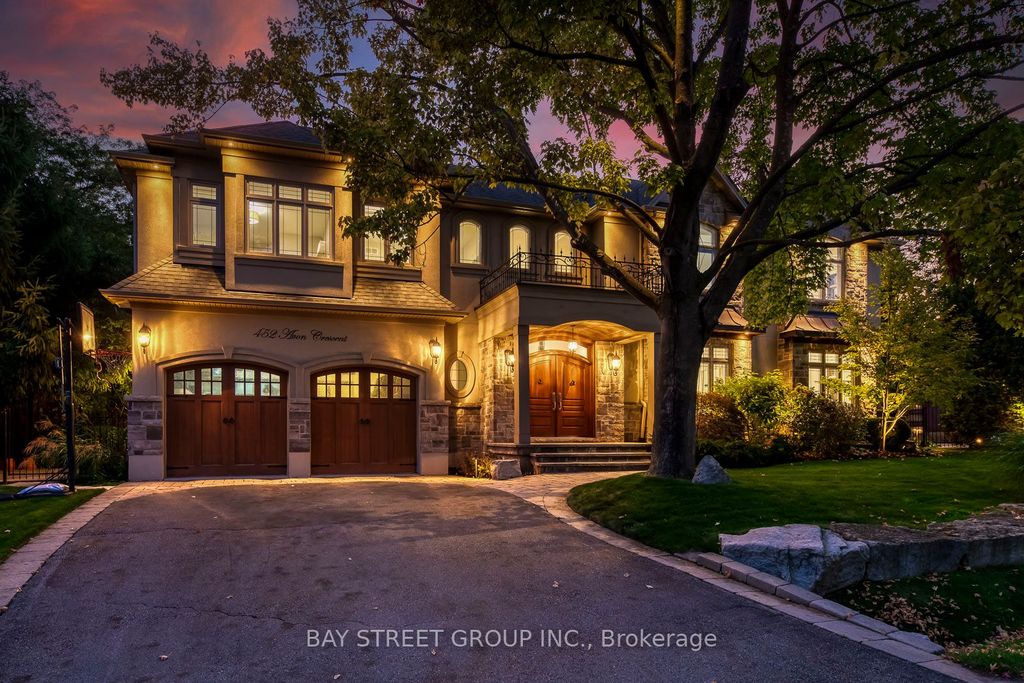 Photo of 452 Avon Crescent, Oakville, ON L6J 2T3 (MLS # W12655302)