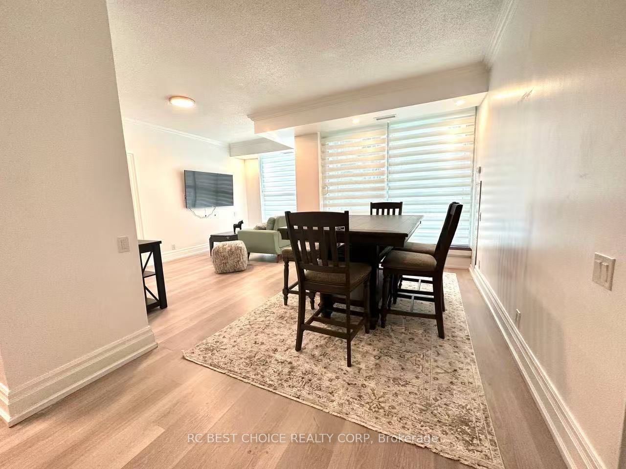 2067 Lake Shore Boulevard W 203