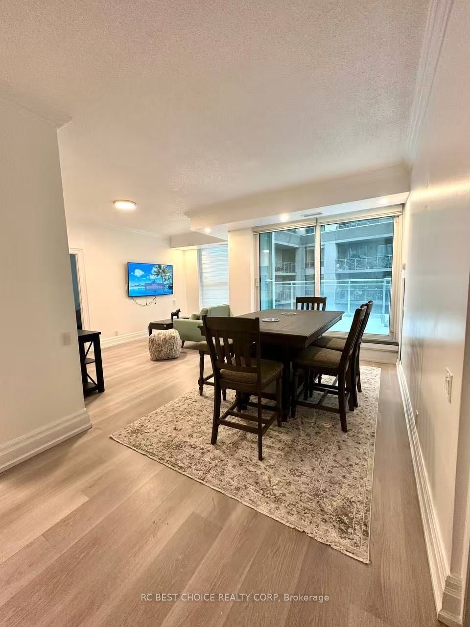 2067 Lake Shore Boulevard W 203