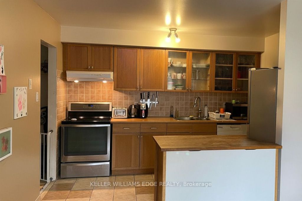 Photo of 4026 Longmoor Drive #12, Burlington, ON L7L 1X2 (MLS # W12961422)