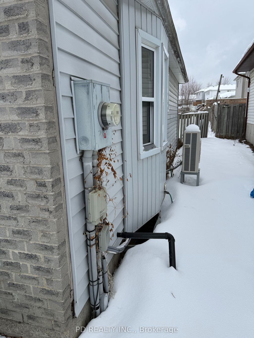 Photo of 831 Milford Drive, Peterborough, ON K9J 8K3 (MLS # X12837470)