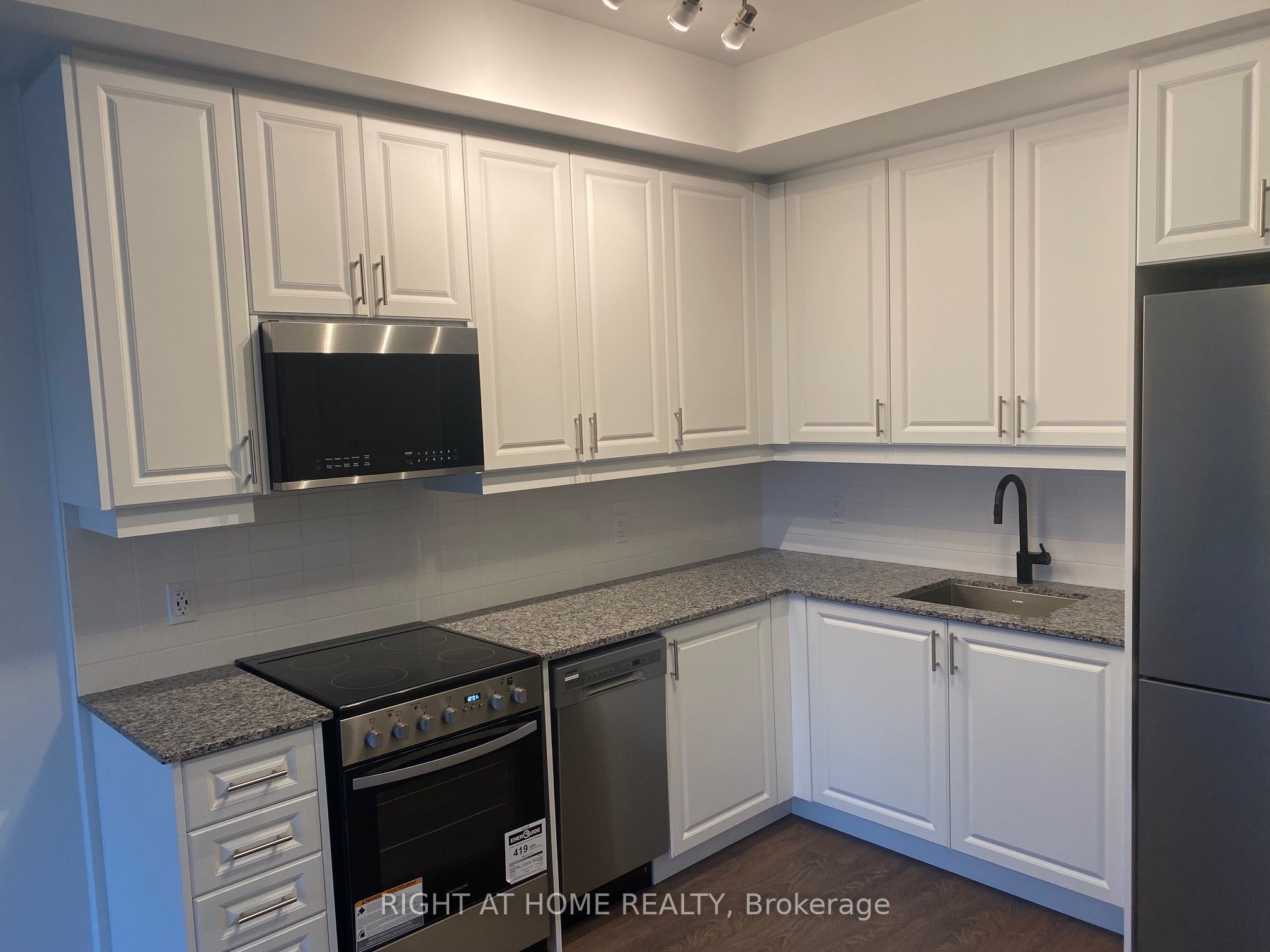 2343 Khalsa Gate 205