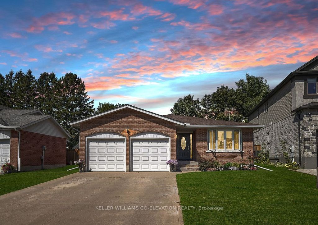 Photo of 286 Tagge Crescent, Kitchener, ON N2K 3R7 (MLS # X12438243)