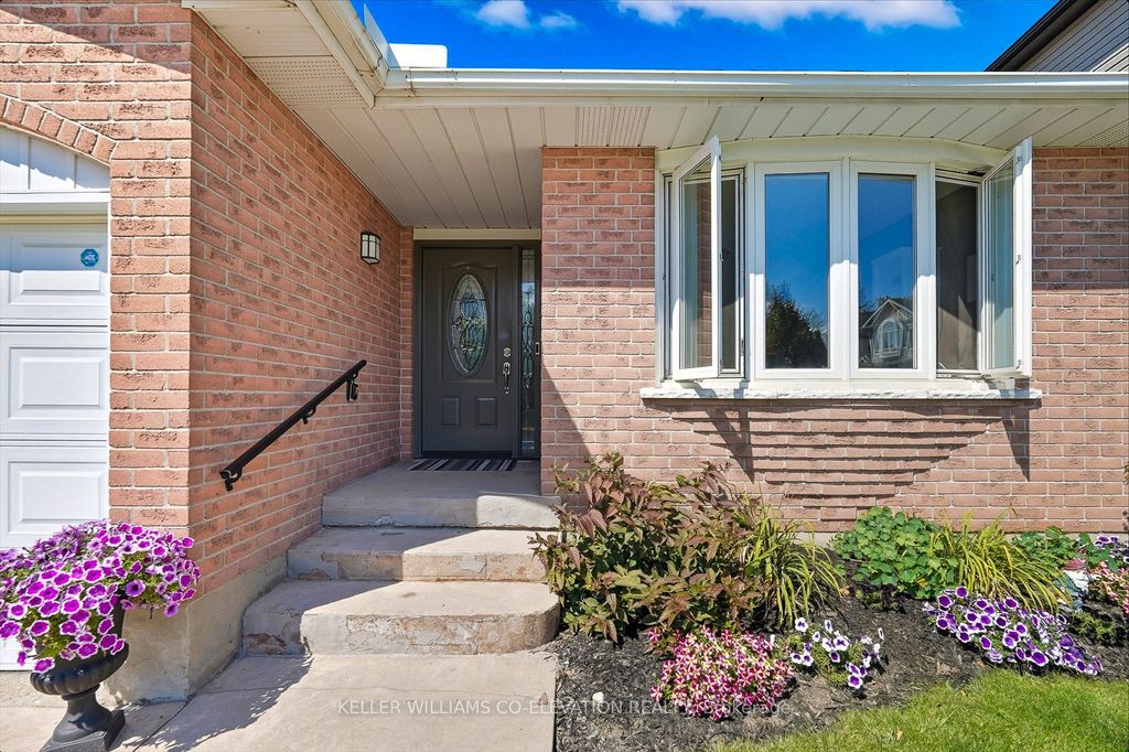 Photo of 286 Tagge Crescent, Kitchener, ON N2K 3R7 (MLS # X12438243)