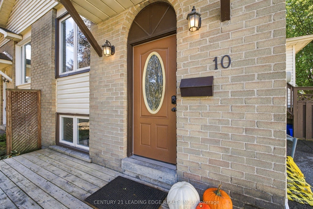 Photo of 10 Fairbairn Court, Clarington, ON L1C 4K9 (MLS # E13885972)