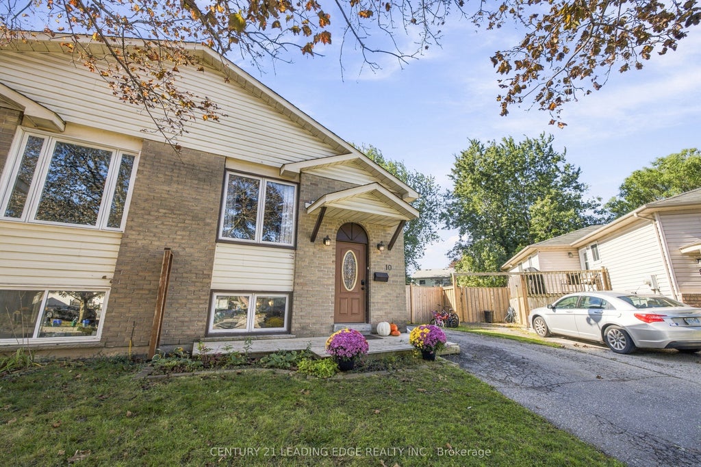 Photo of 10 Fairbairn Court, Clarington, ON L1C 4K9 (MLS # E13885972)