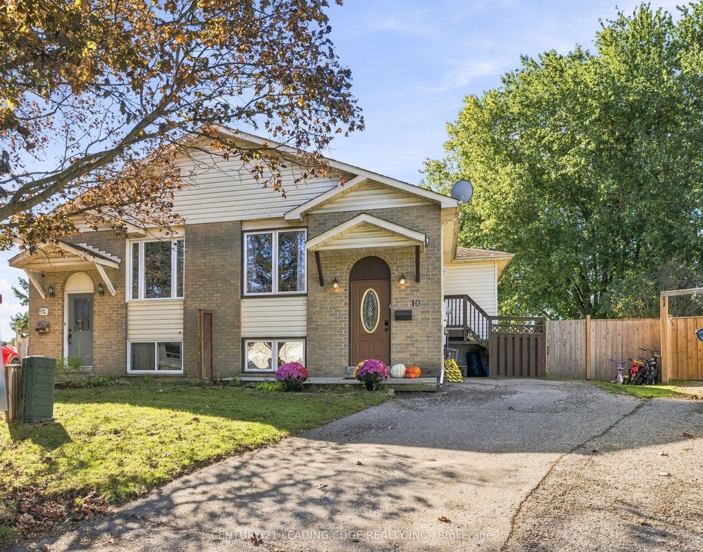Photo of 10 Fairbairn Court, Clarington, ON L1C 4K9 (MLS # E13885972)