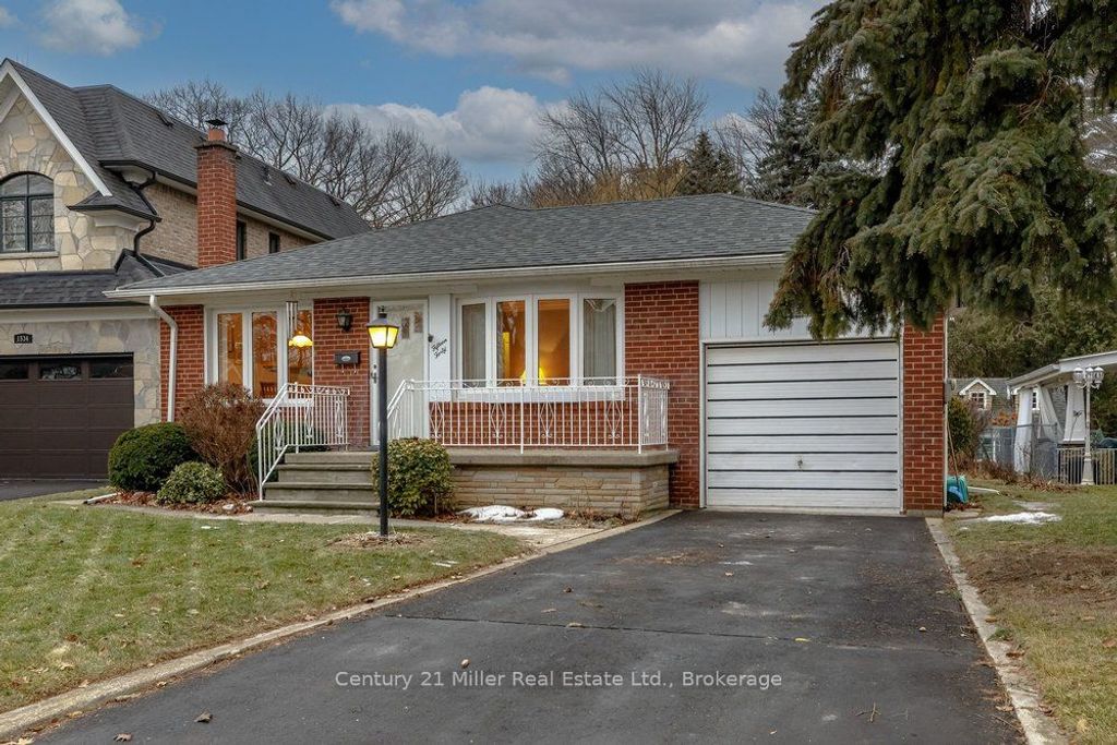 Photo of 1540 Trotwood Avenue, Mississauga, ON L5G 3Z9 (MLS # W12699292)