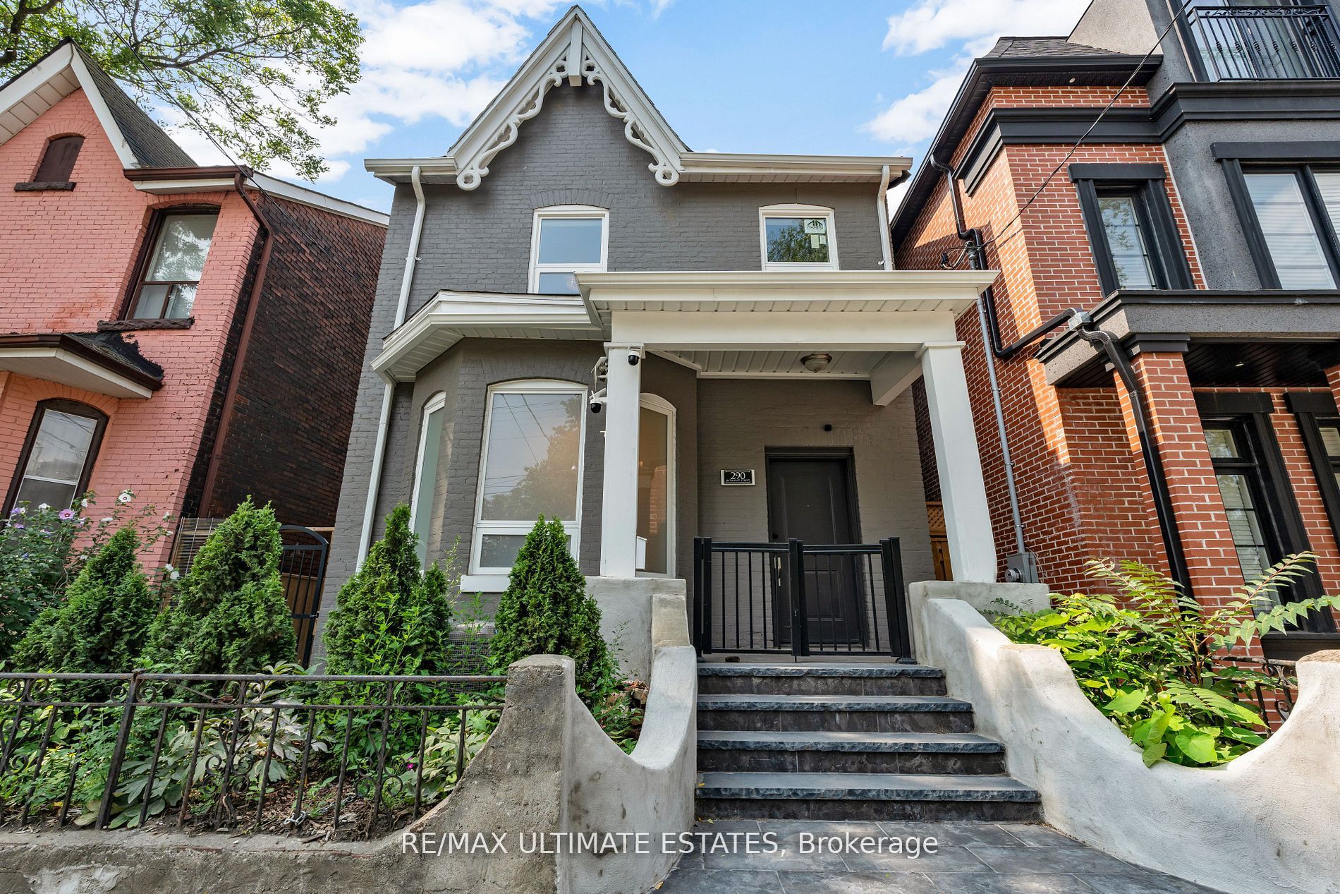 290 Bathurst Street