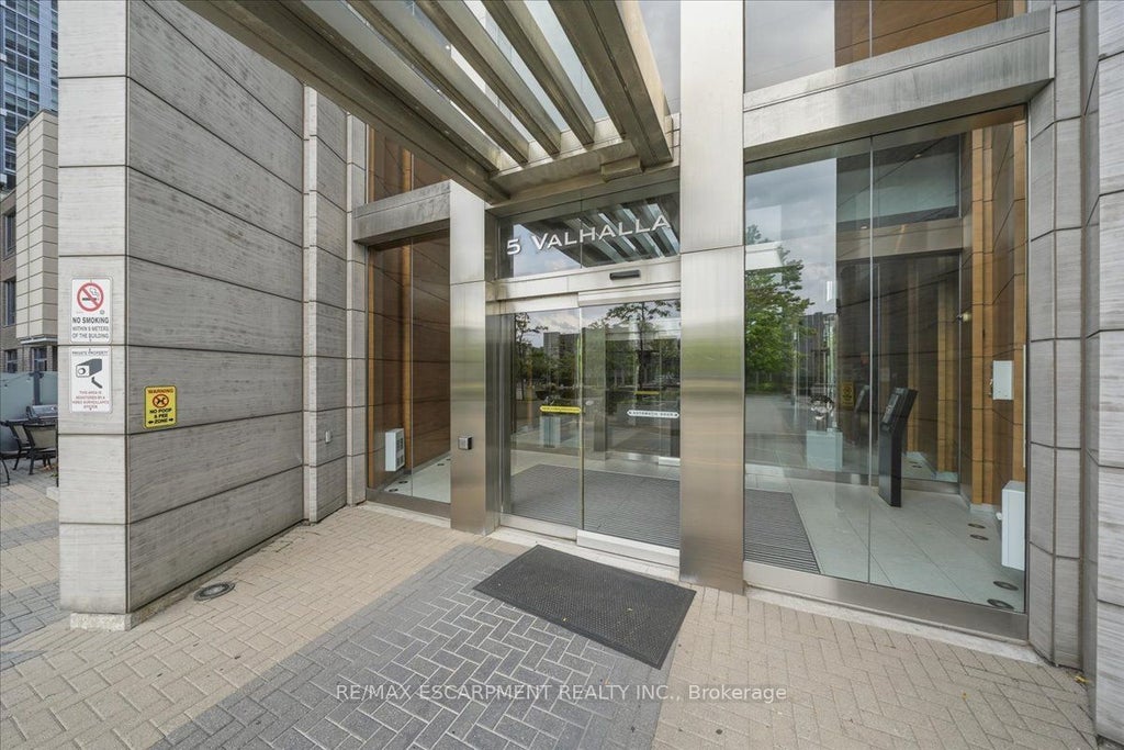 Photo of 5 Valhalla Inn Road #2204, Toronto, ON M9B 0B1 (MLS # W13664330)