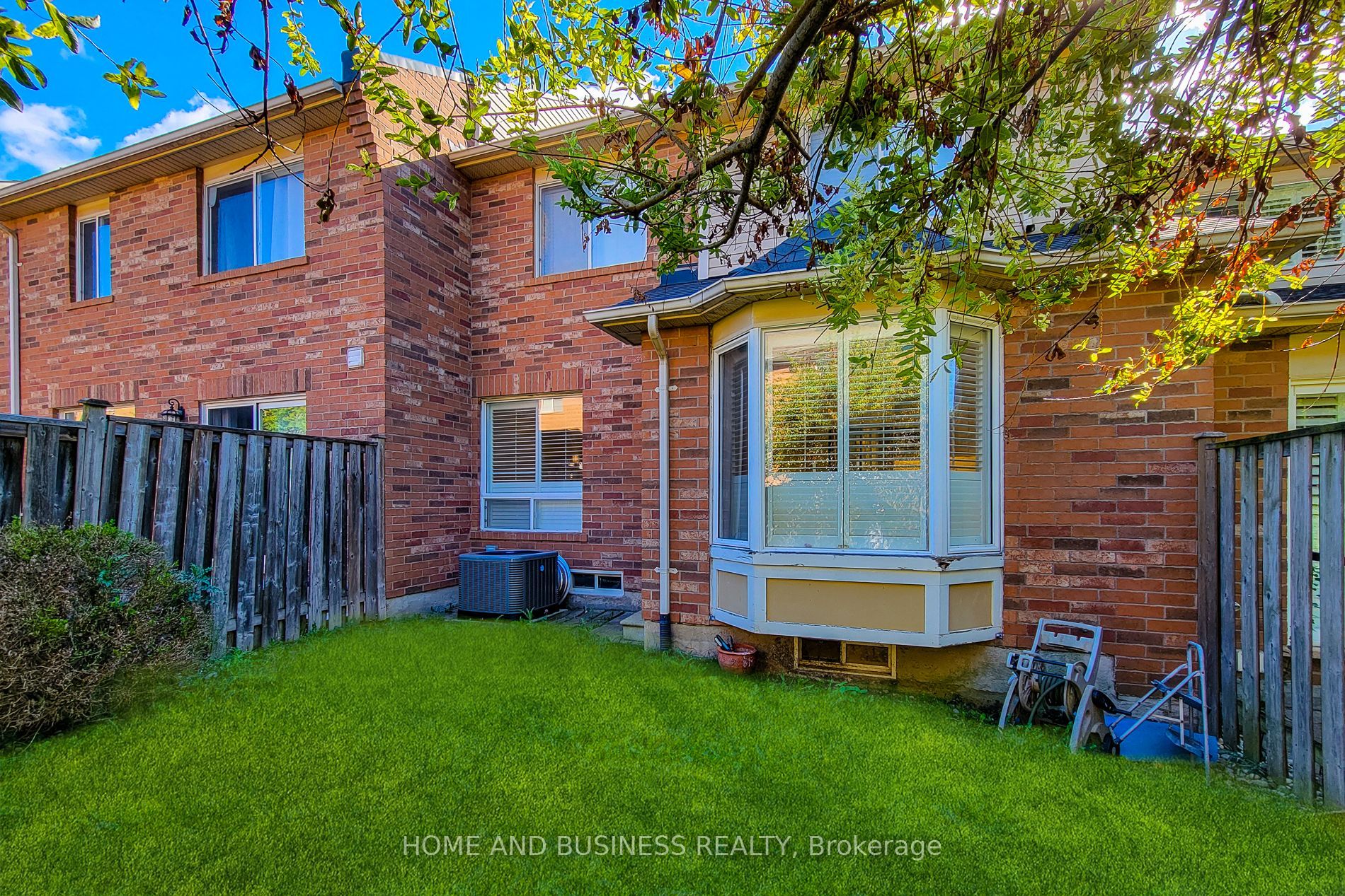 2374 Baintree Crescent