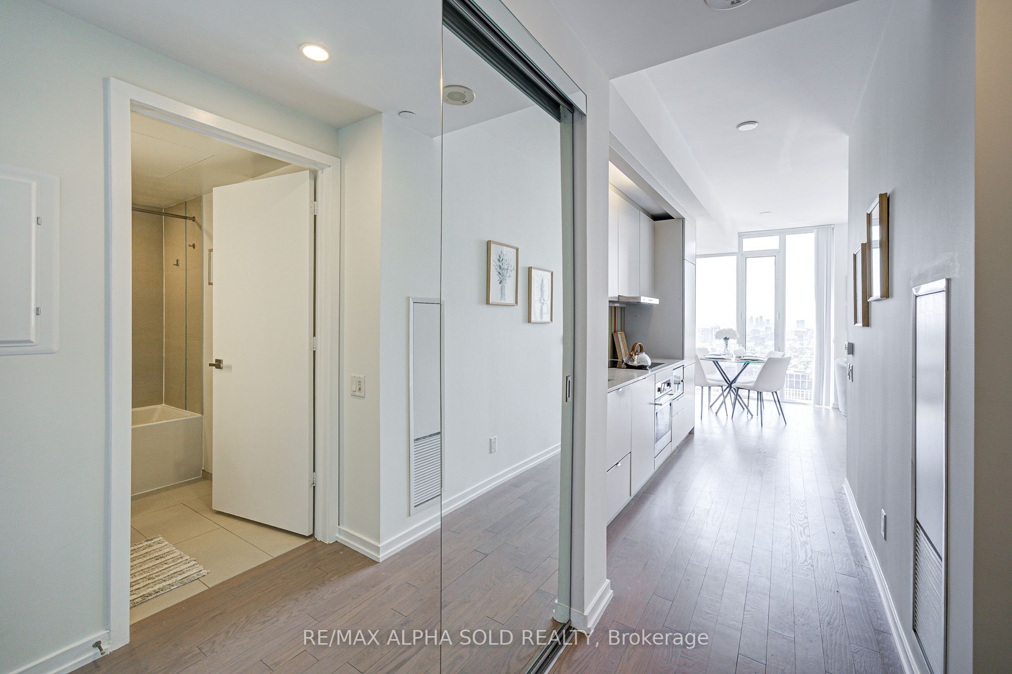 101 Peter Street 3710