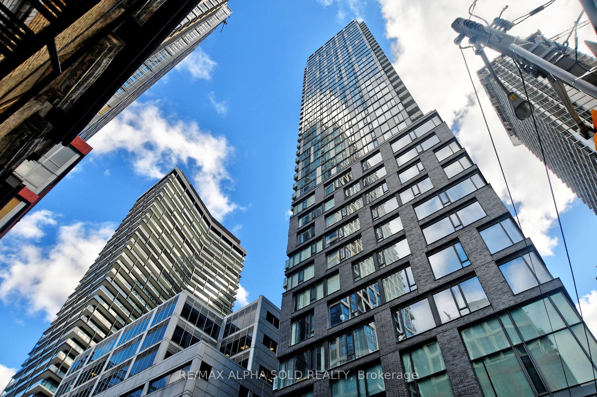 101 Peter Street 3710