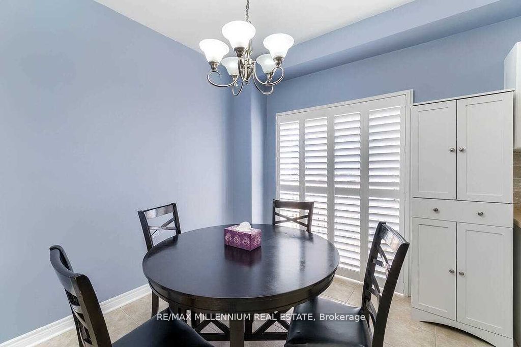 23 Calderstone Drive S