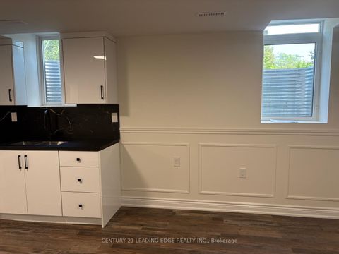 968 Summerbreeze Court Mississauga ON L5V 1E1