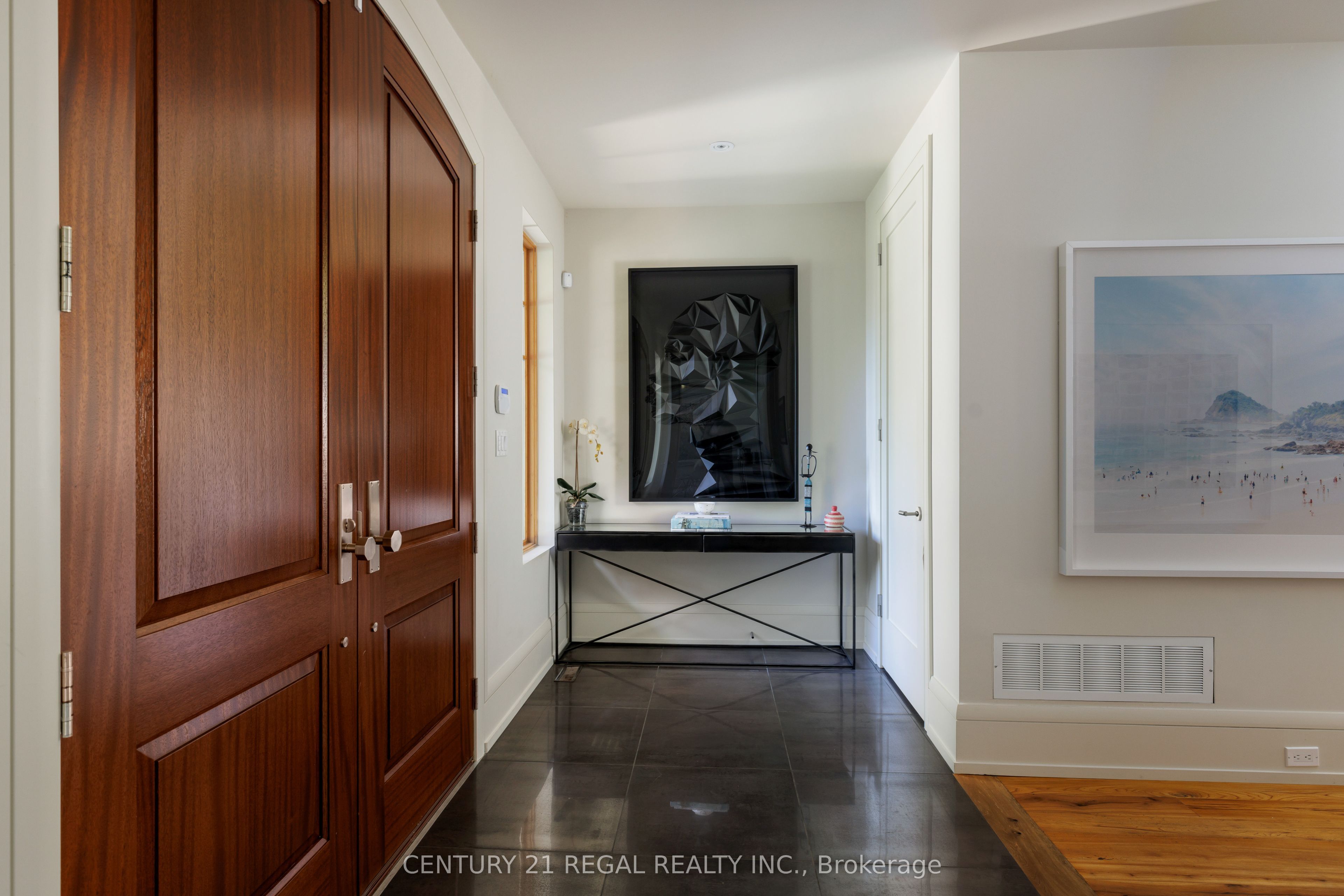 2442 Meadowood Crescent