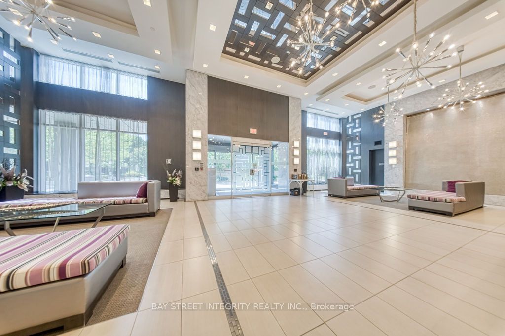 18 Graydon Hall Drive 909