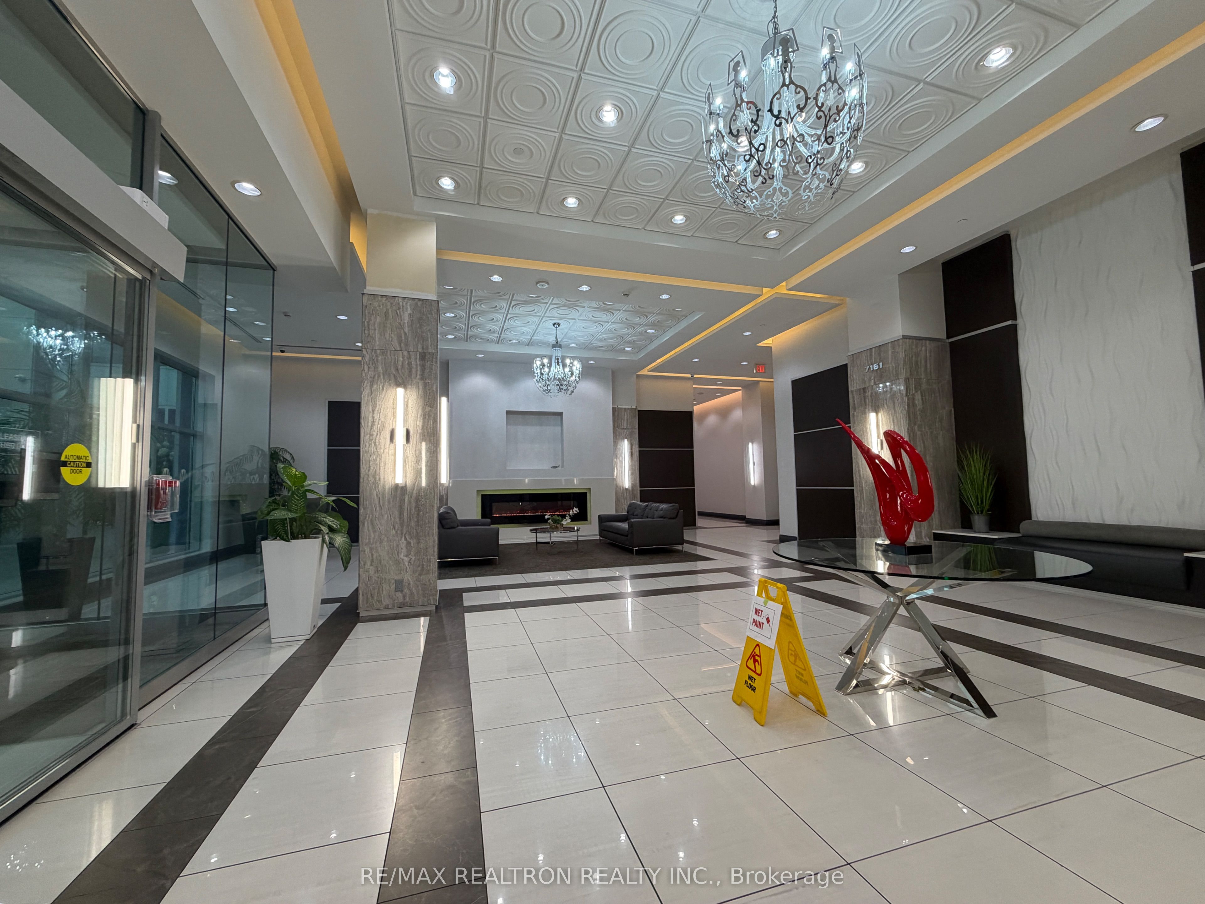 7171 Yonge Street 1703