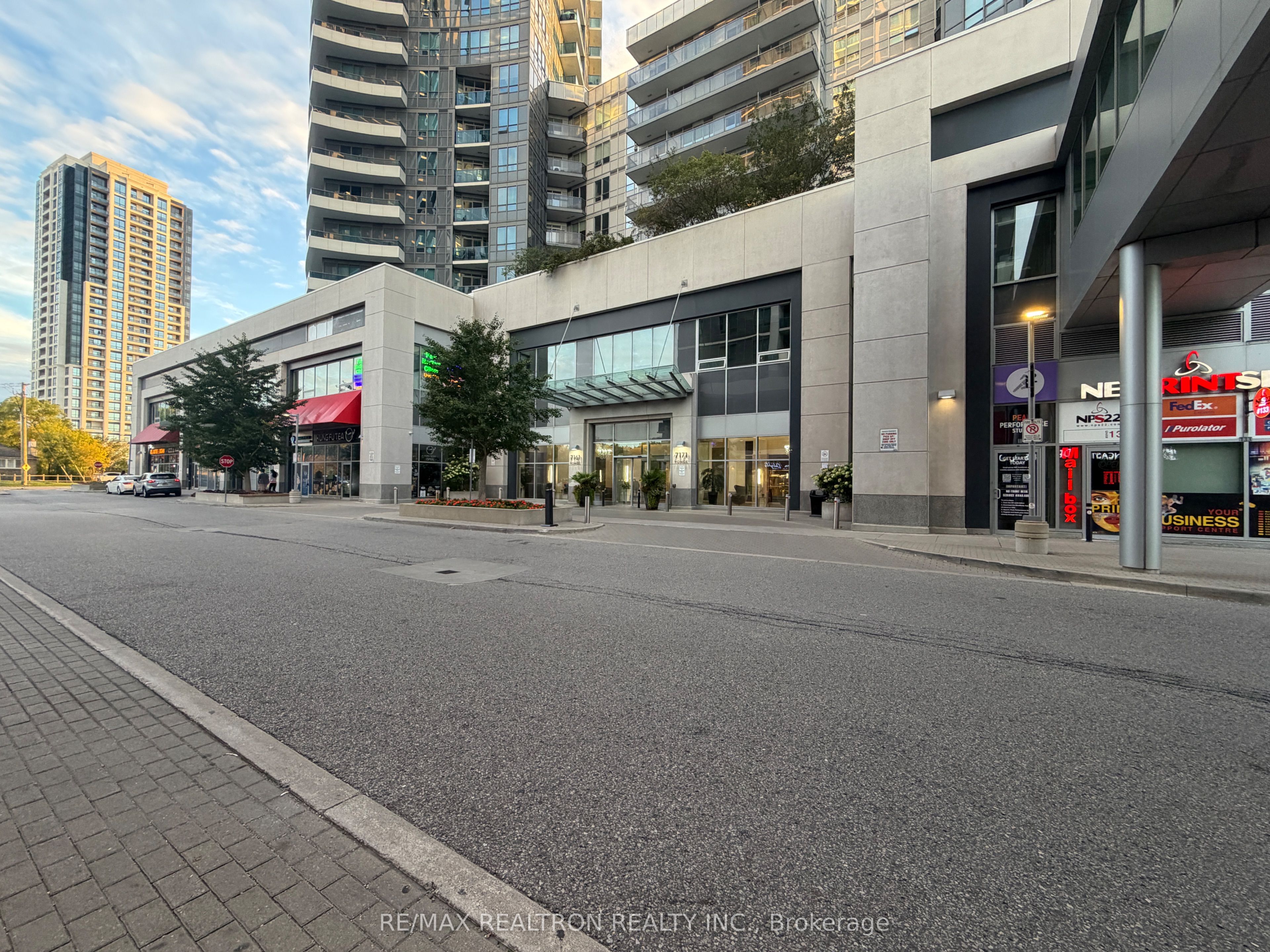 7171 Yonge Street 1703