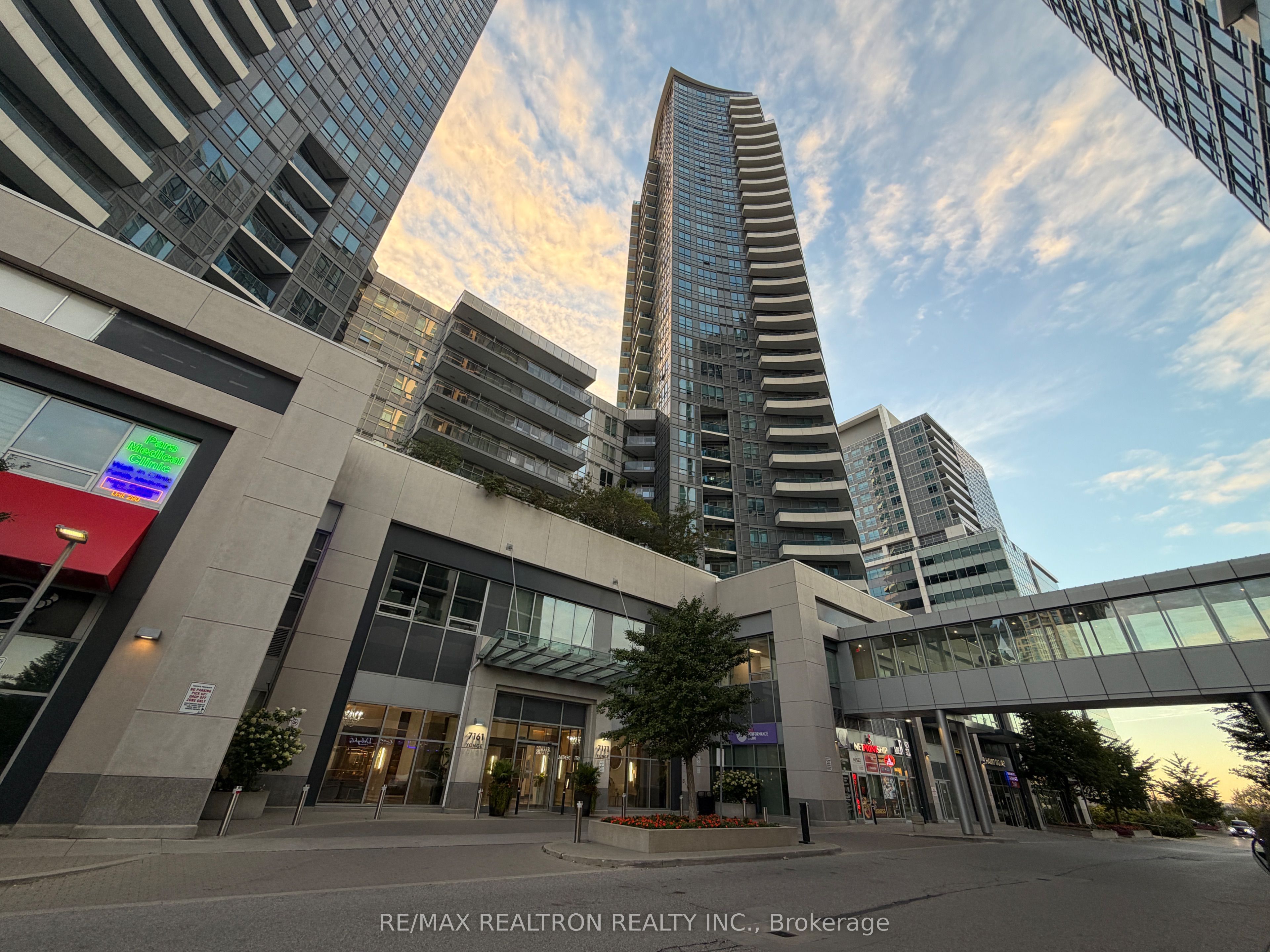 7171 Yonge Street 1703