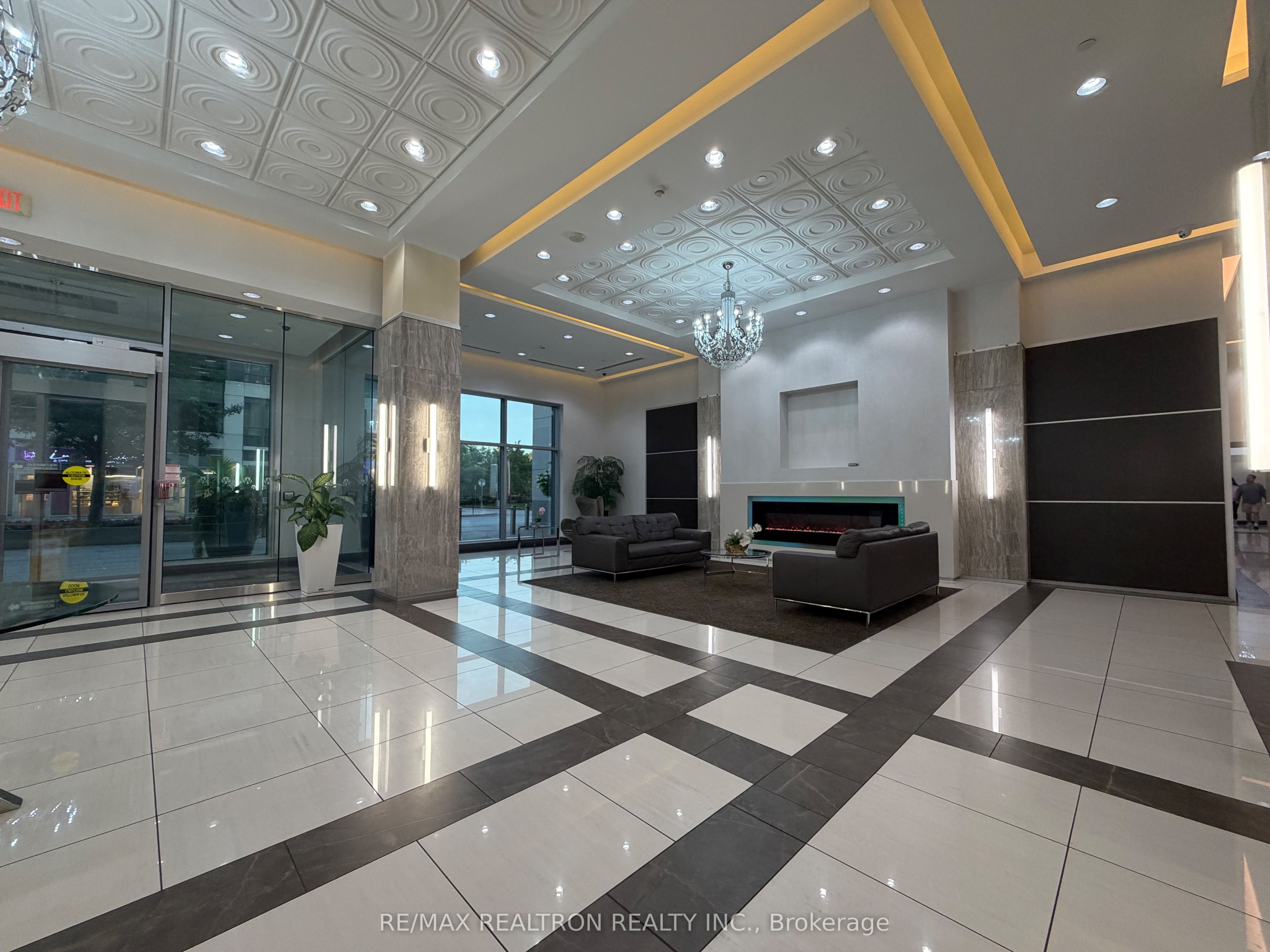 7171 Yonge Street 1703