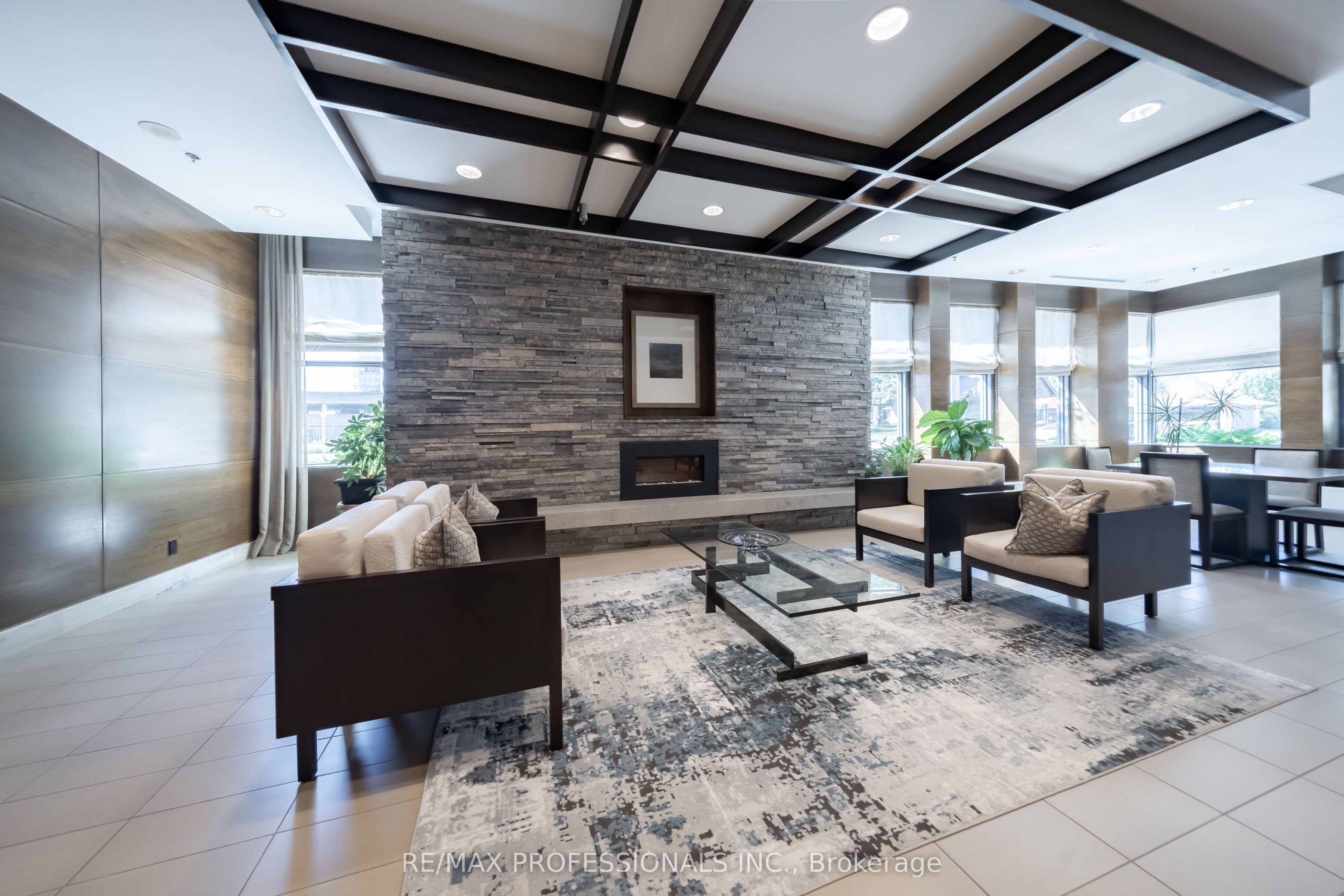 1 Hurontario Street 413