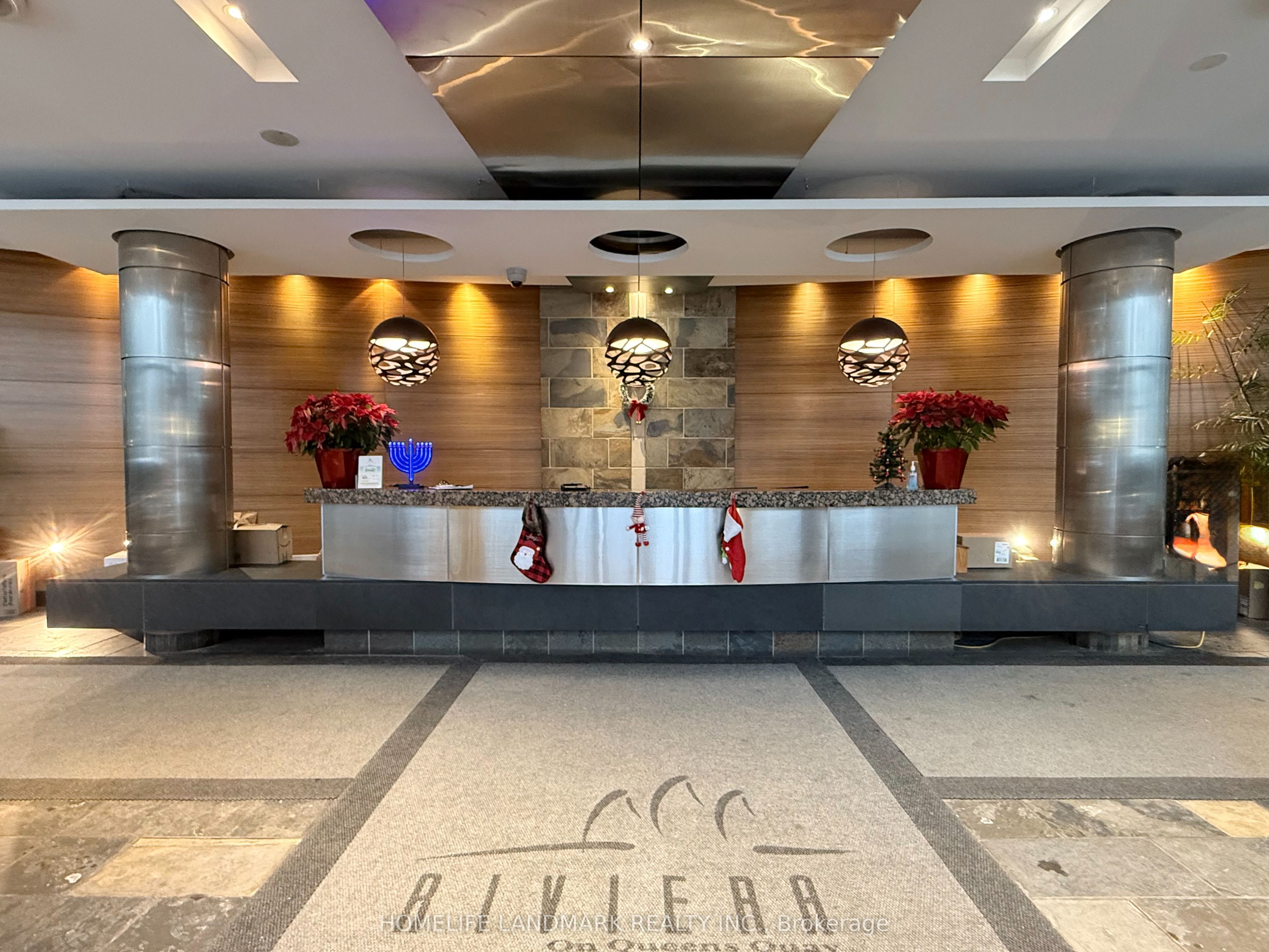 230 Queens Quay W 727